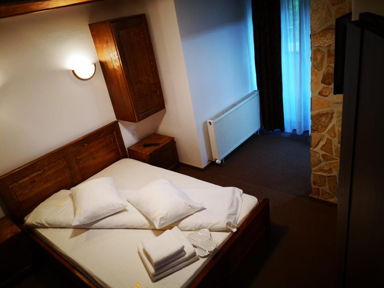 Double Room - Photo 8