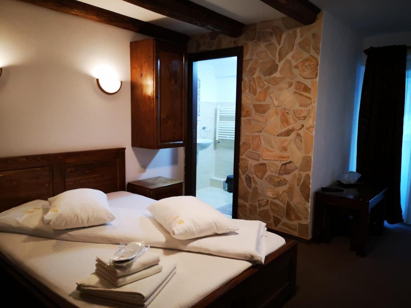 Double Room - Photo 1