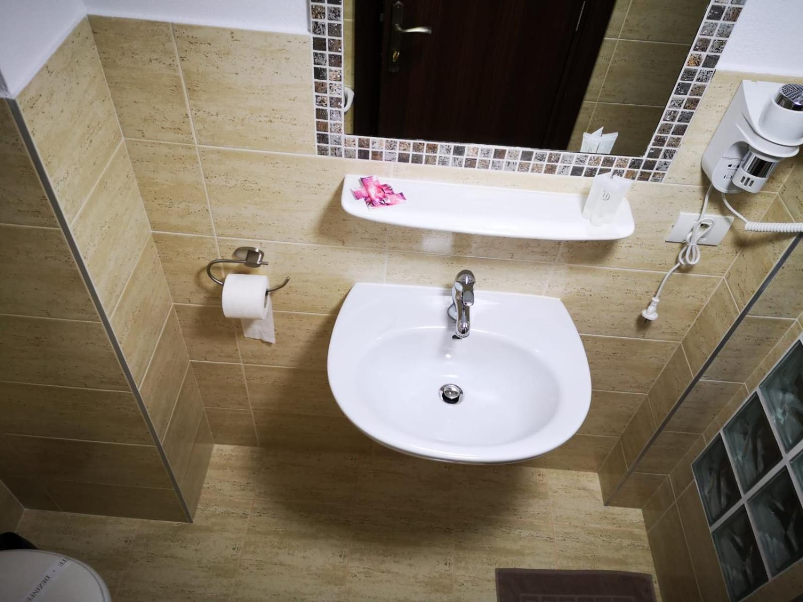 Triple Room - Photo 6