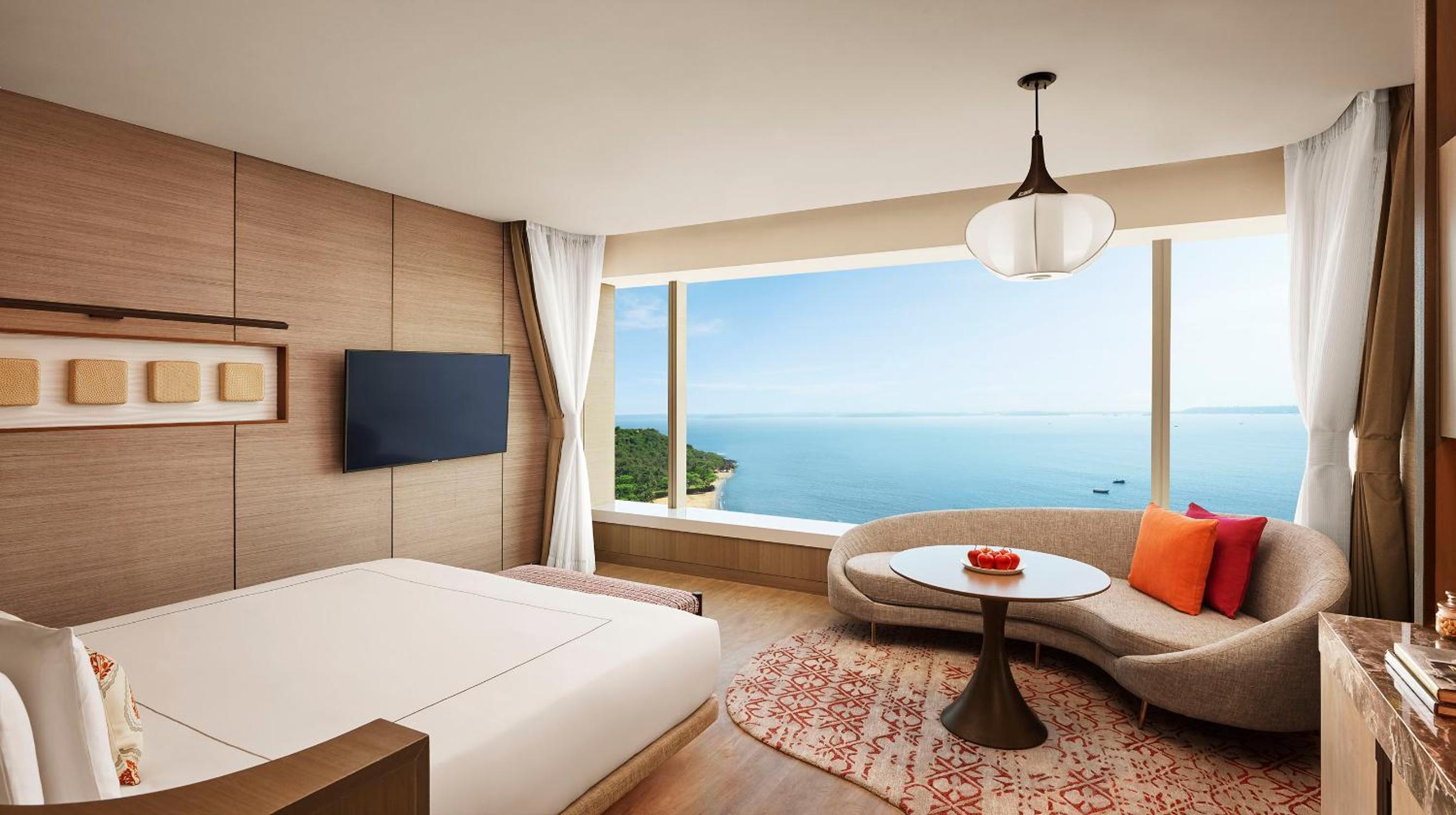 Luxury King Bed Sea View