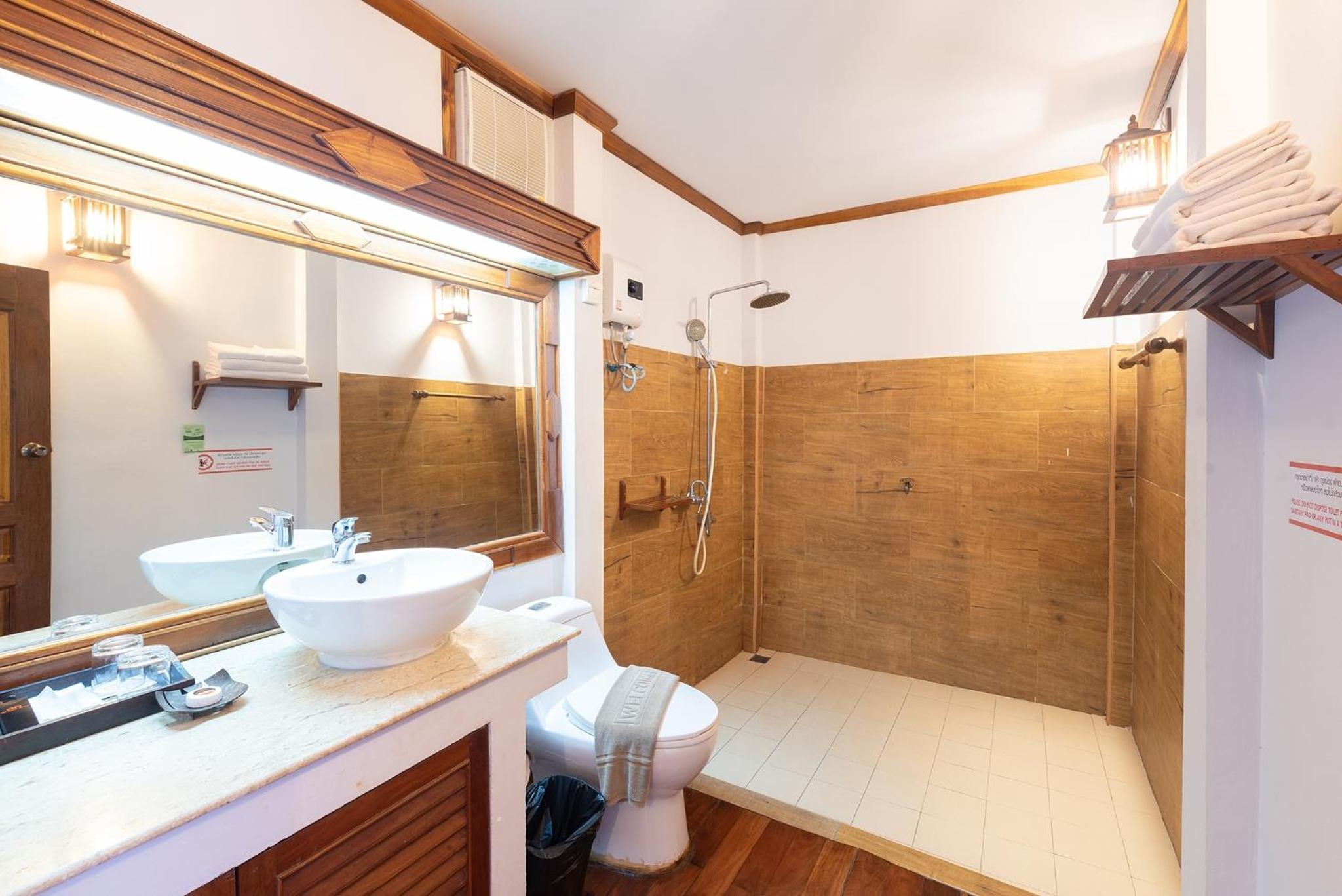 Standard Room with No View- Free Transfer to Tonsai Pier - Photo 12