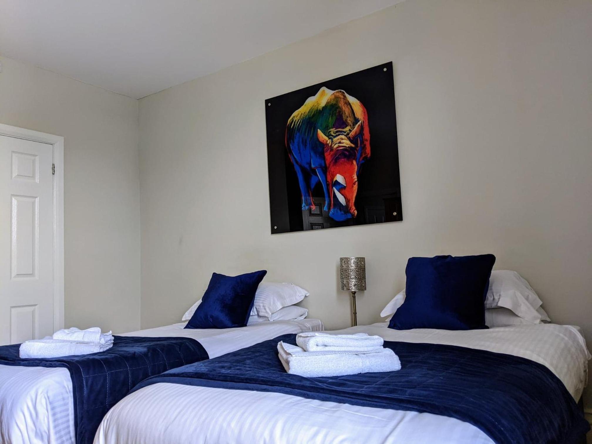 Twin Room Ensuite with Shower - Photo 1