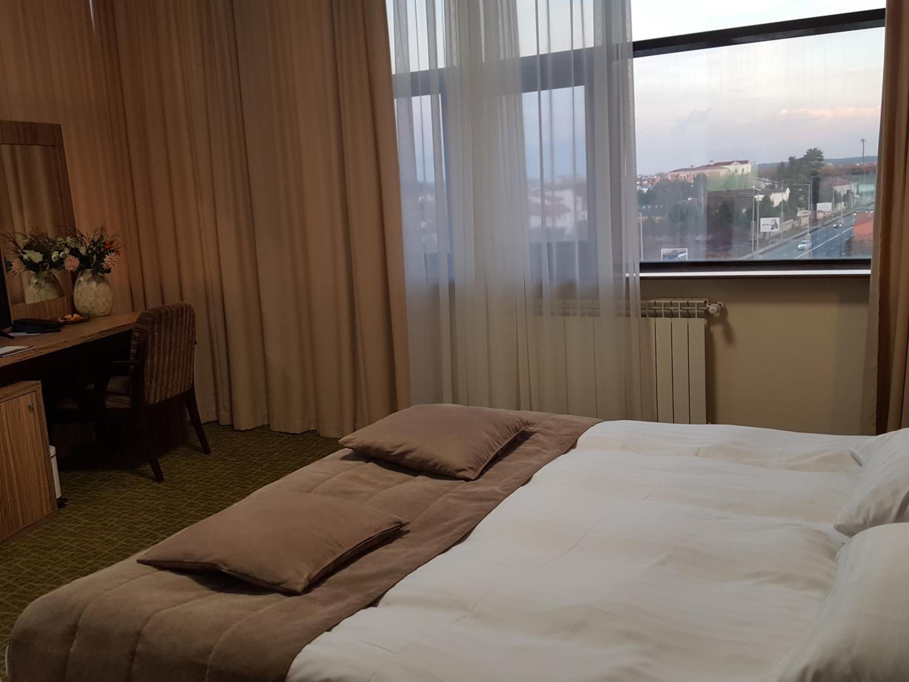 Double Room - Photo 7