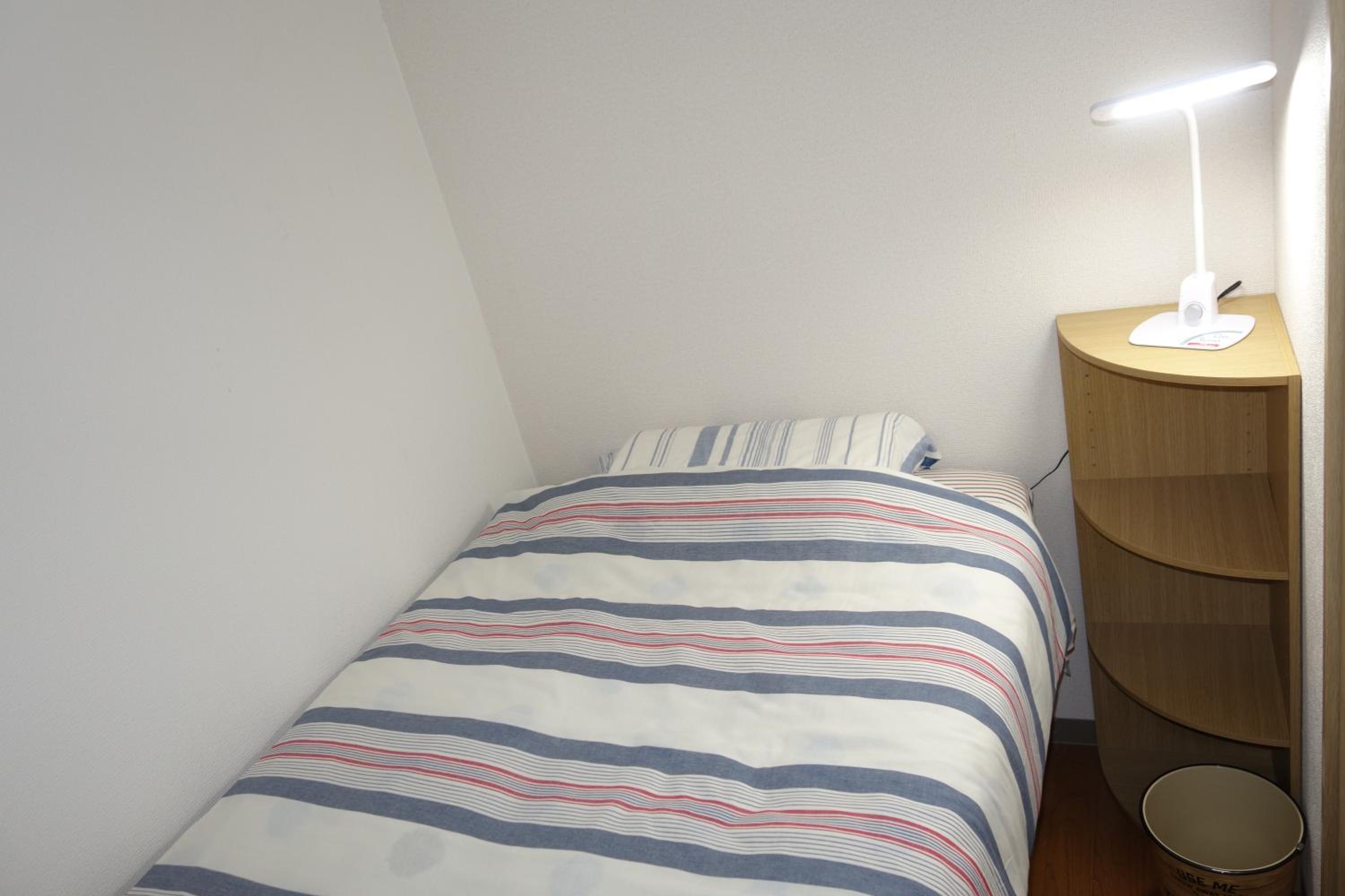 Single Room with Shared Shower and Toilet photo 1
