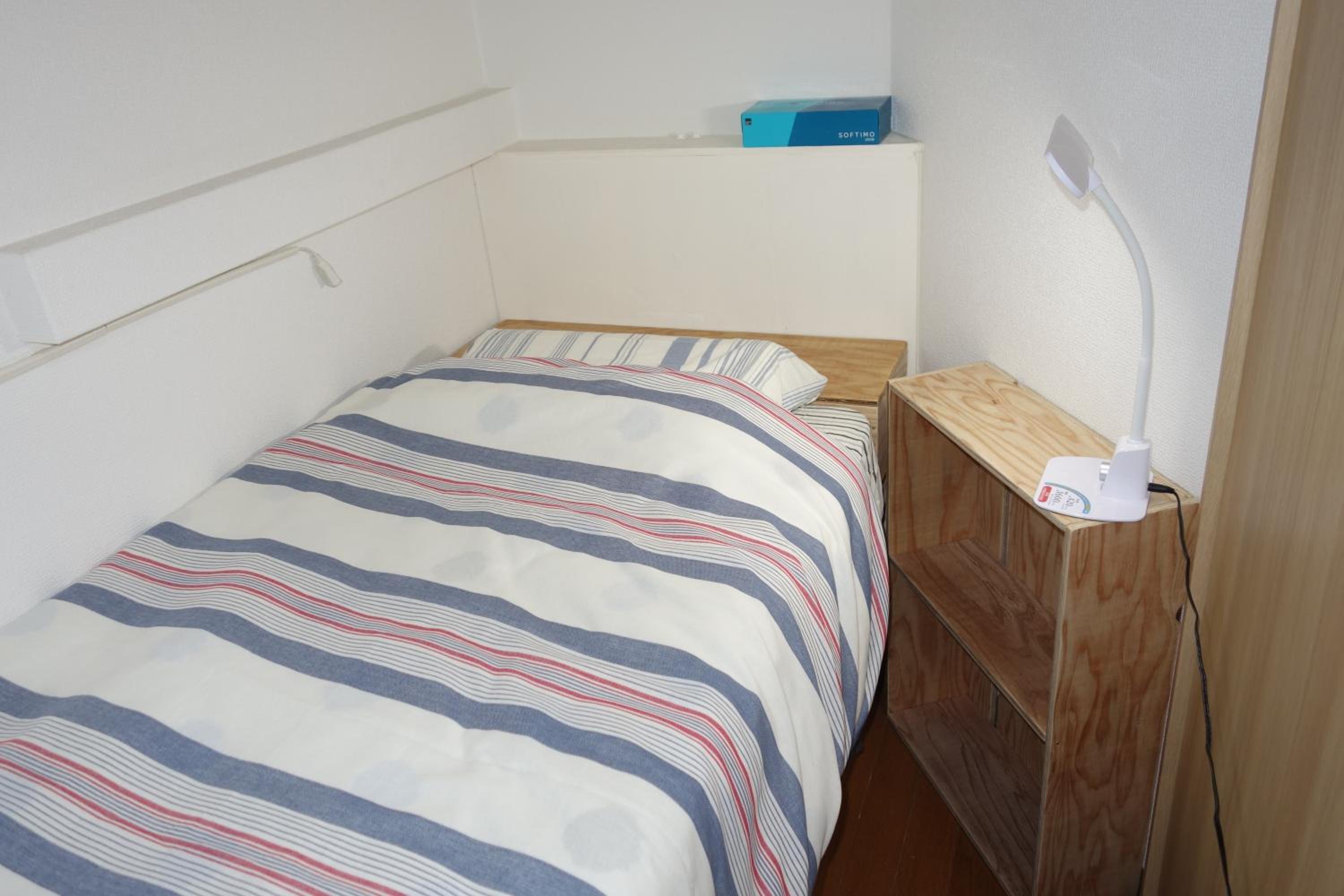 Single Room with Shared Shower and Toilet photo 2