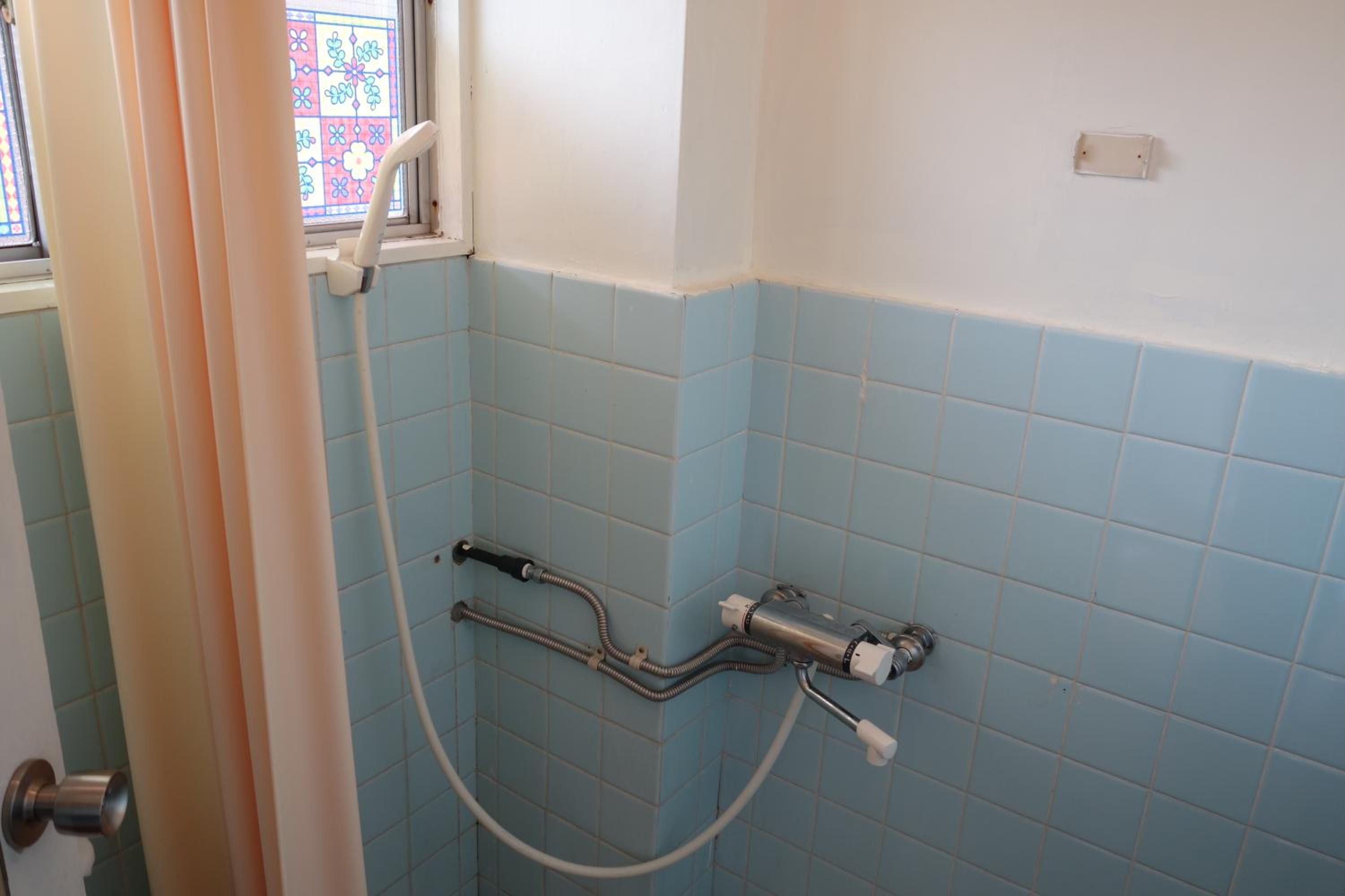 Single Room with Shared Shower and Toilet photo 3