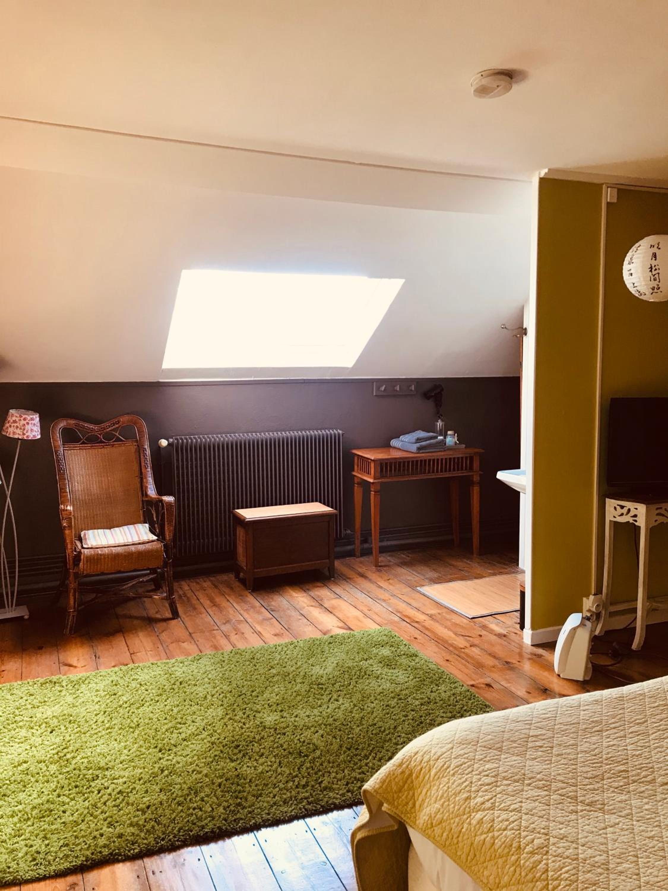Budget Double Room - Photo 8