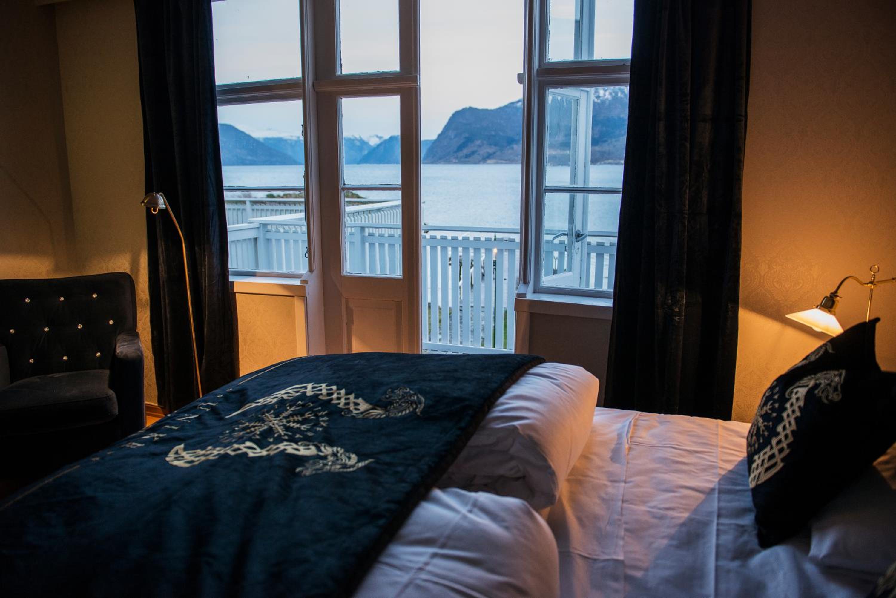 Deluxe Double Room with Balcony and Sea View - Photo 6