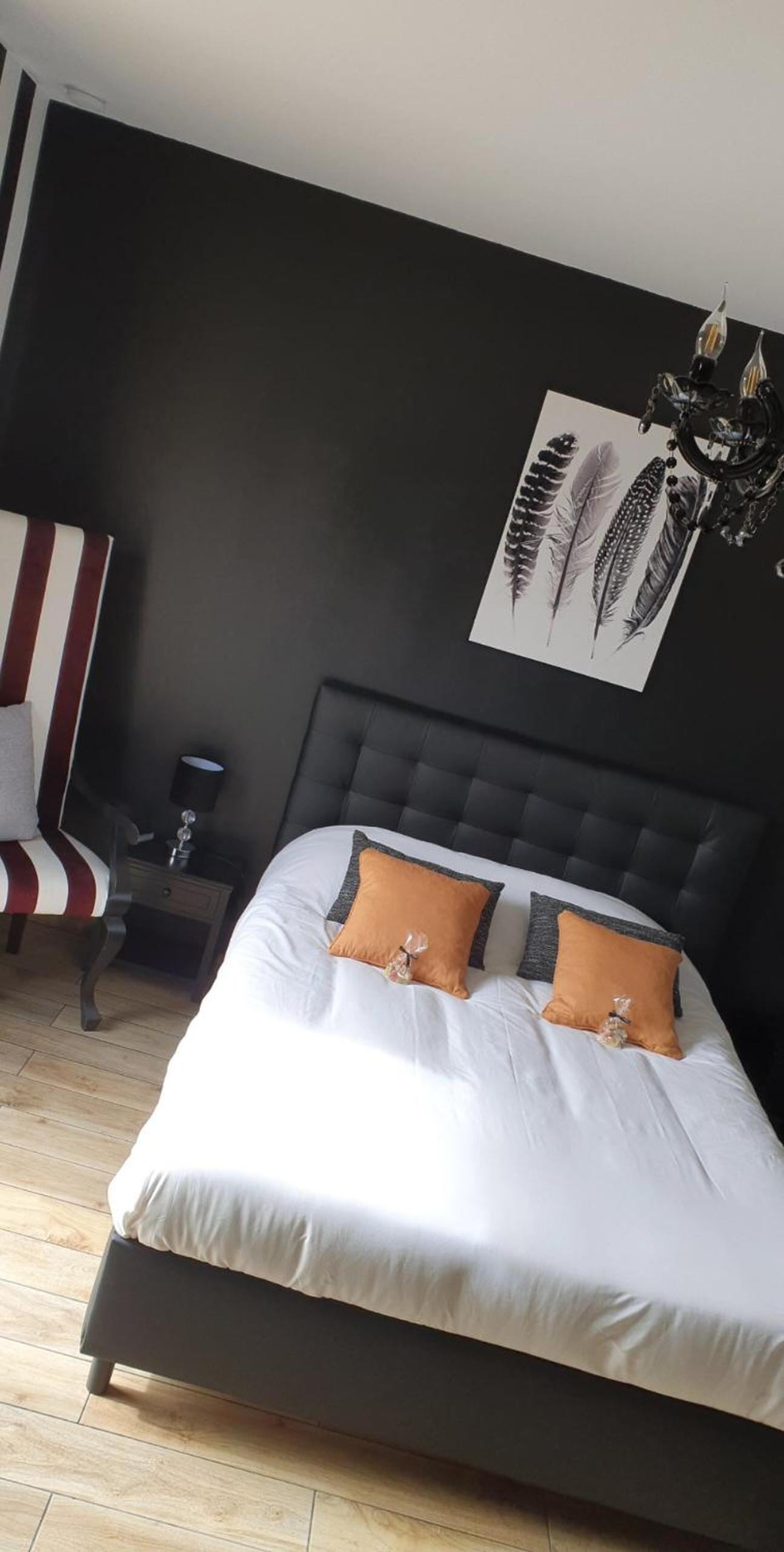 Deluxe Room - Photo 5