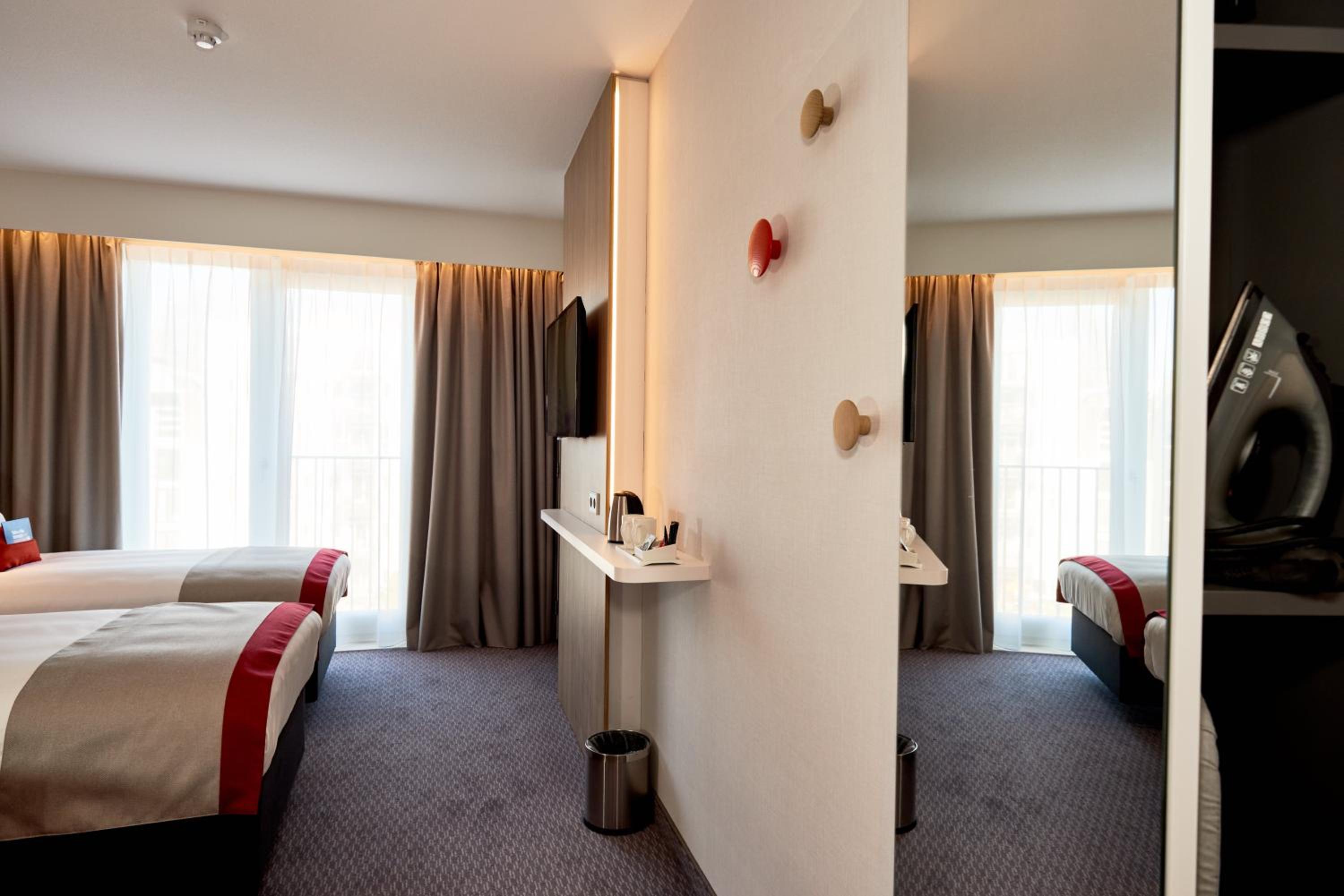 Standard Twin Room - Free Breakfast photo 2
