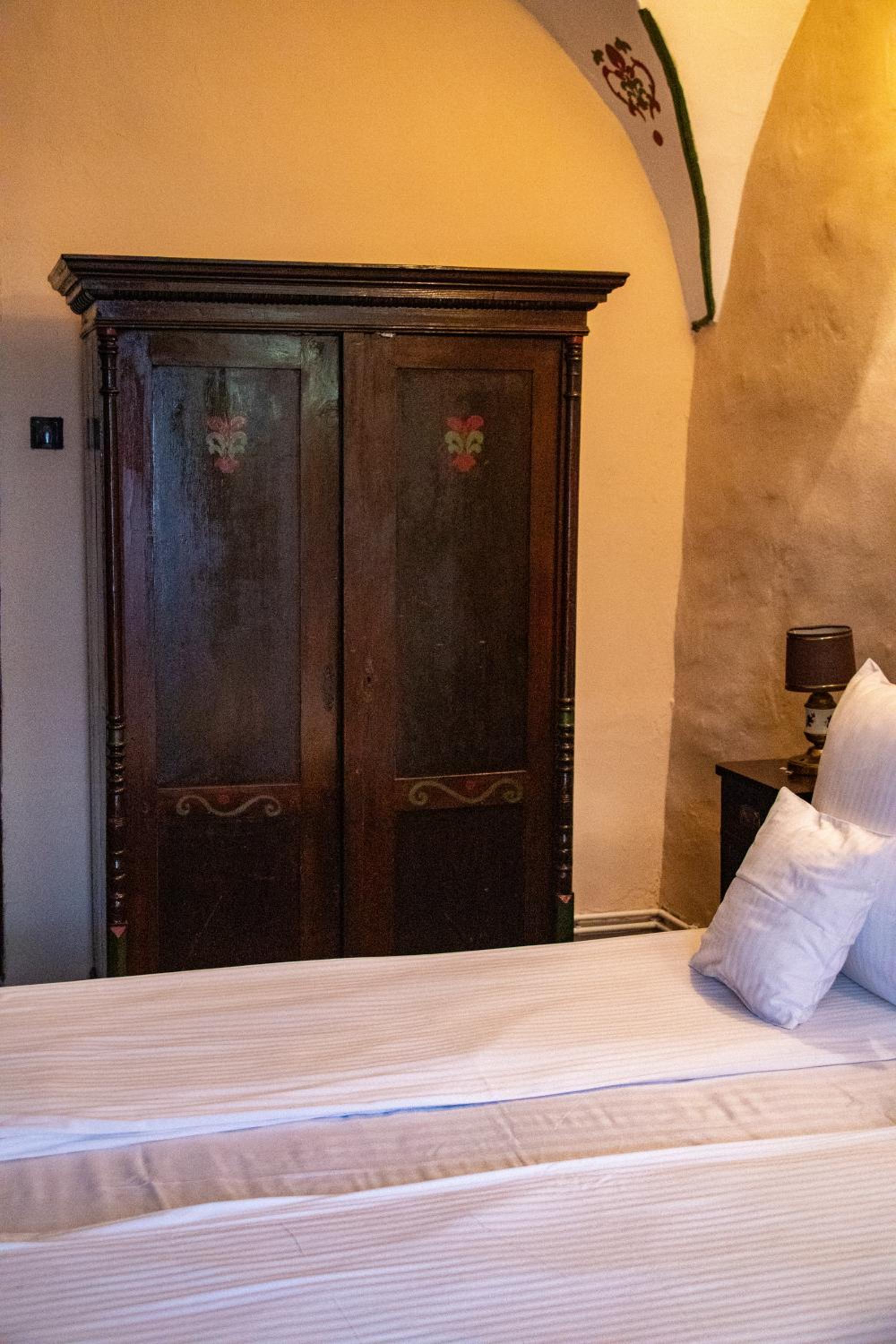 One-Bedroom Suite - Photo 2