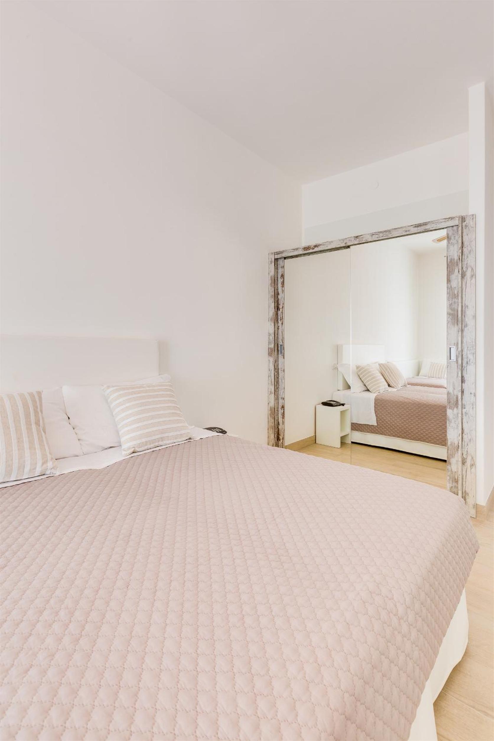 Large Quintuple Room with Front Sea View