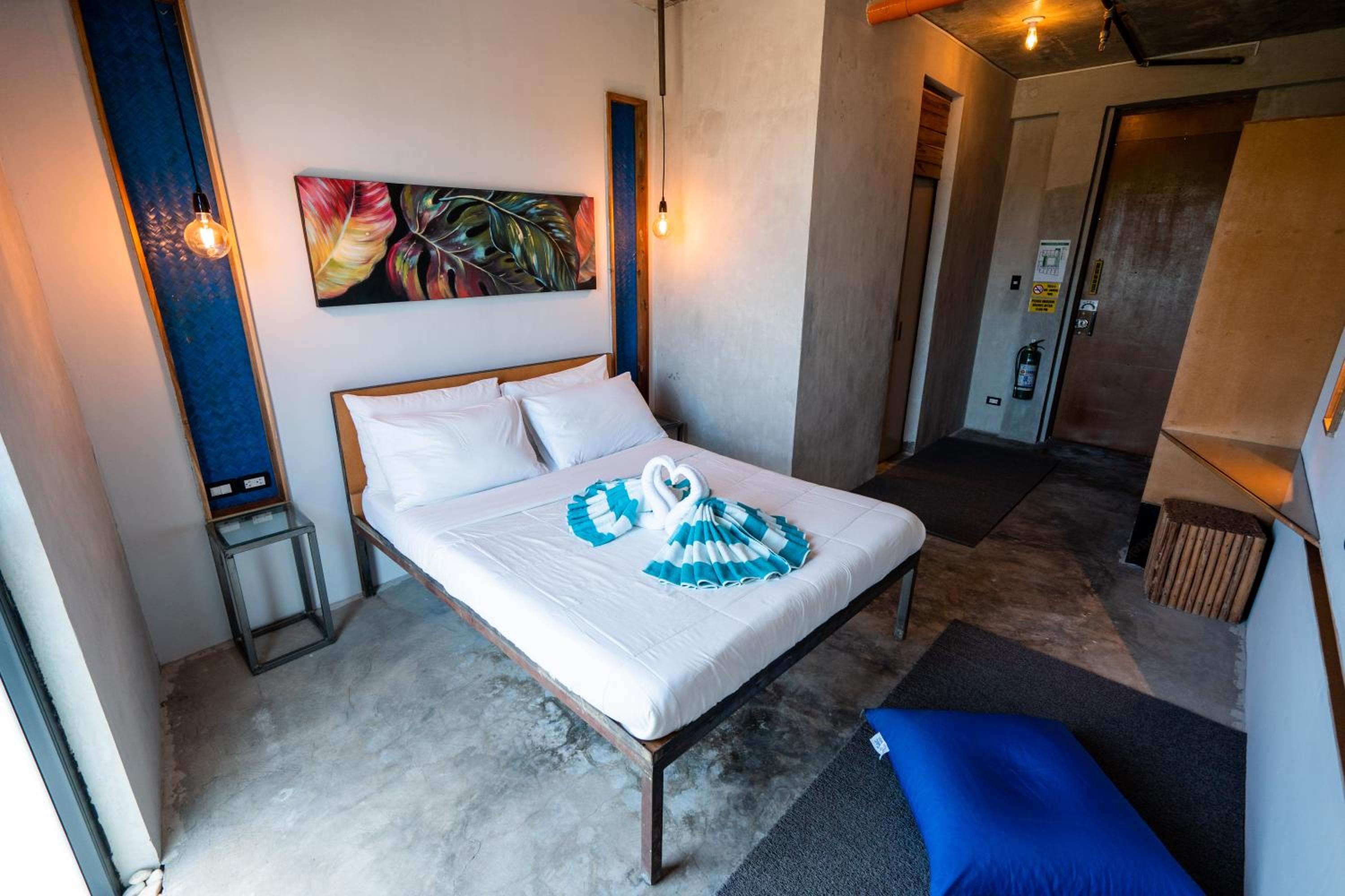 Queen Room photo 2