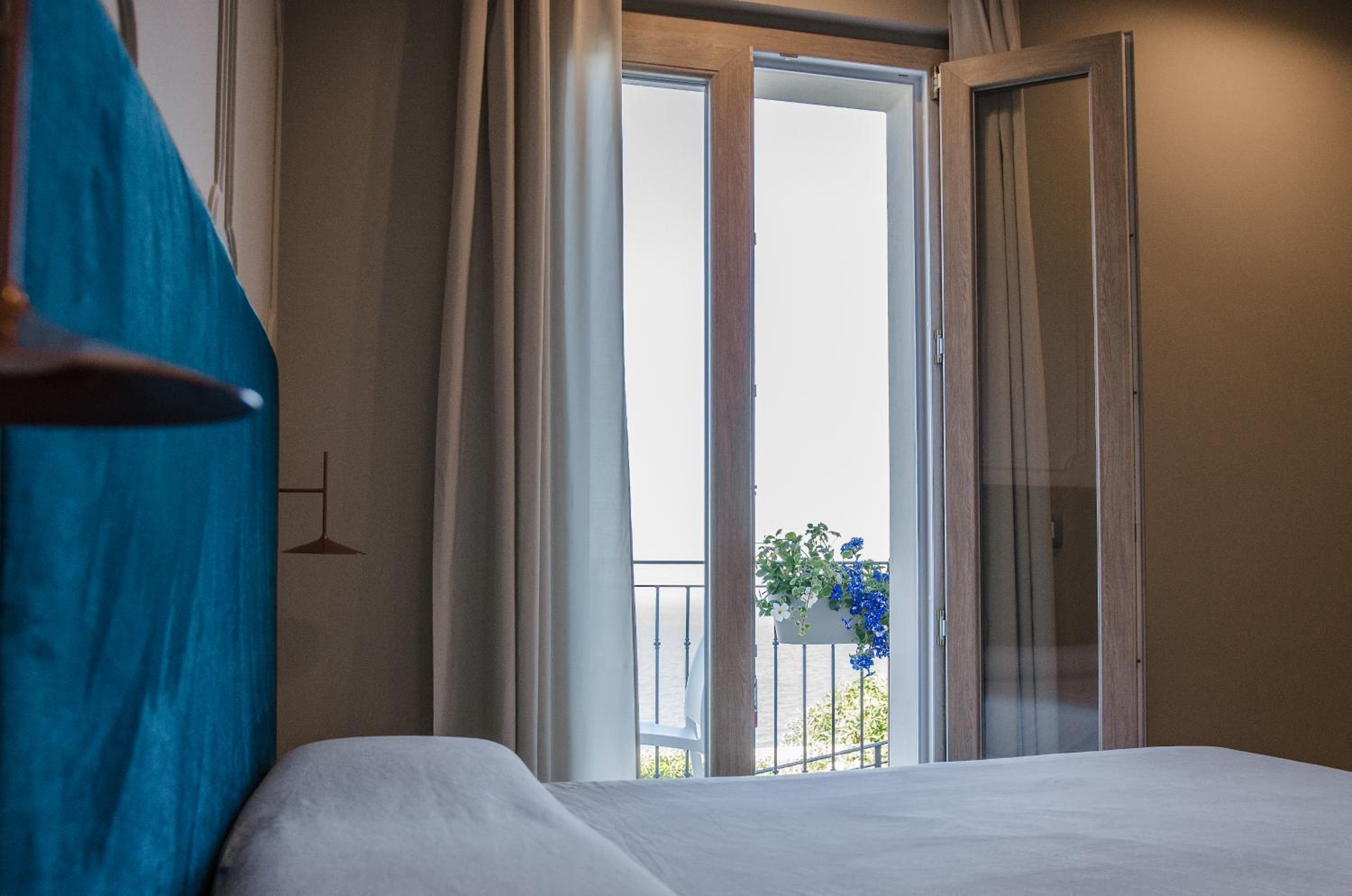 Double Room with Balcony and Sea View photo 3