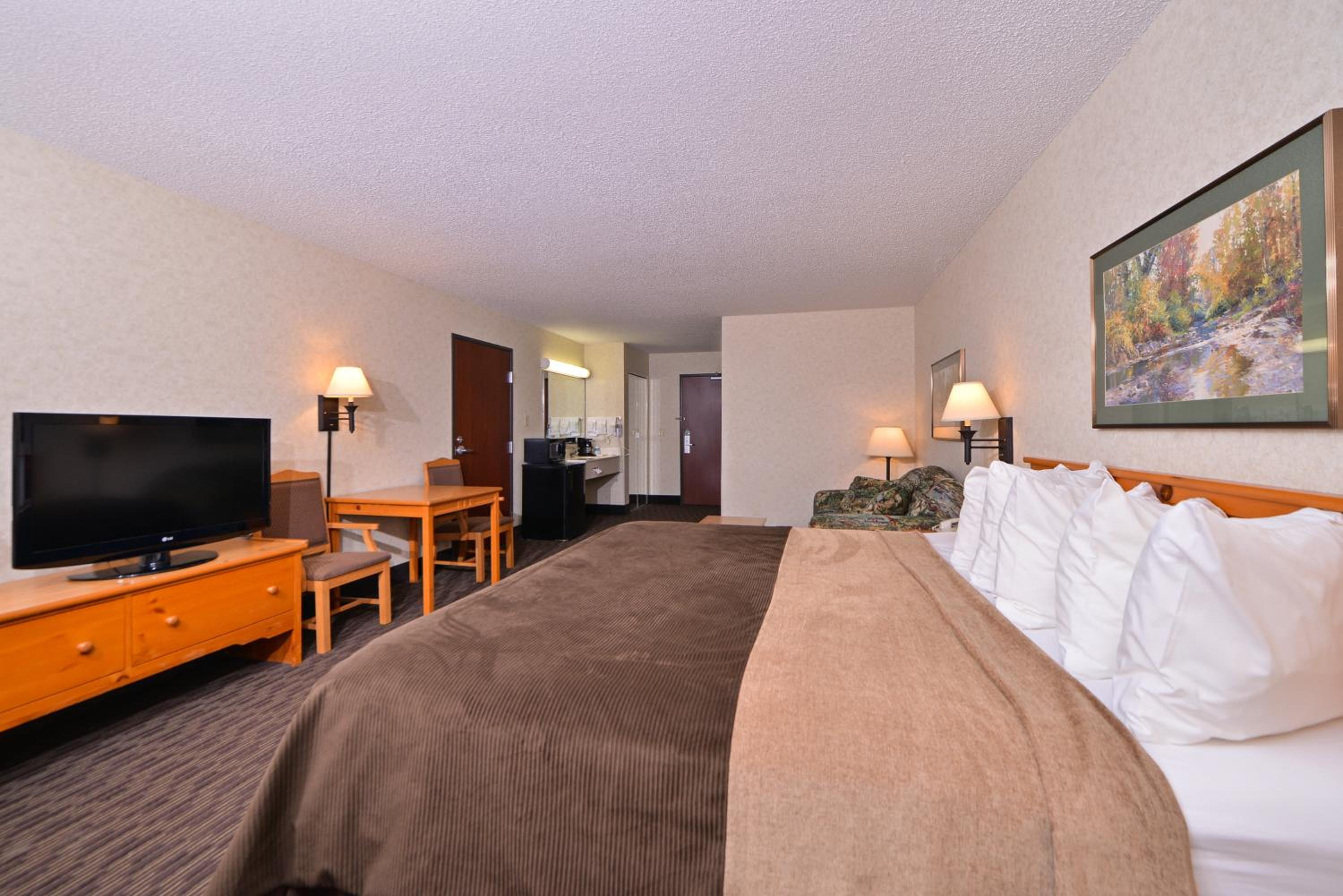 King Suite with Spa Bath - Photo 5