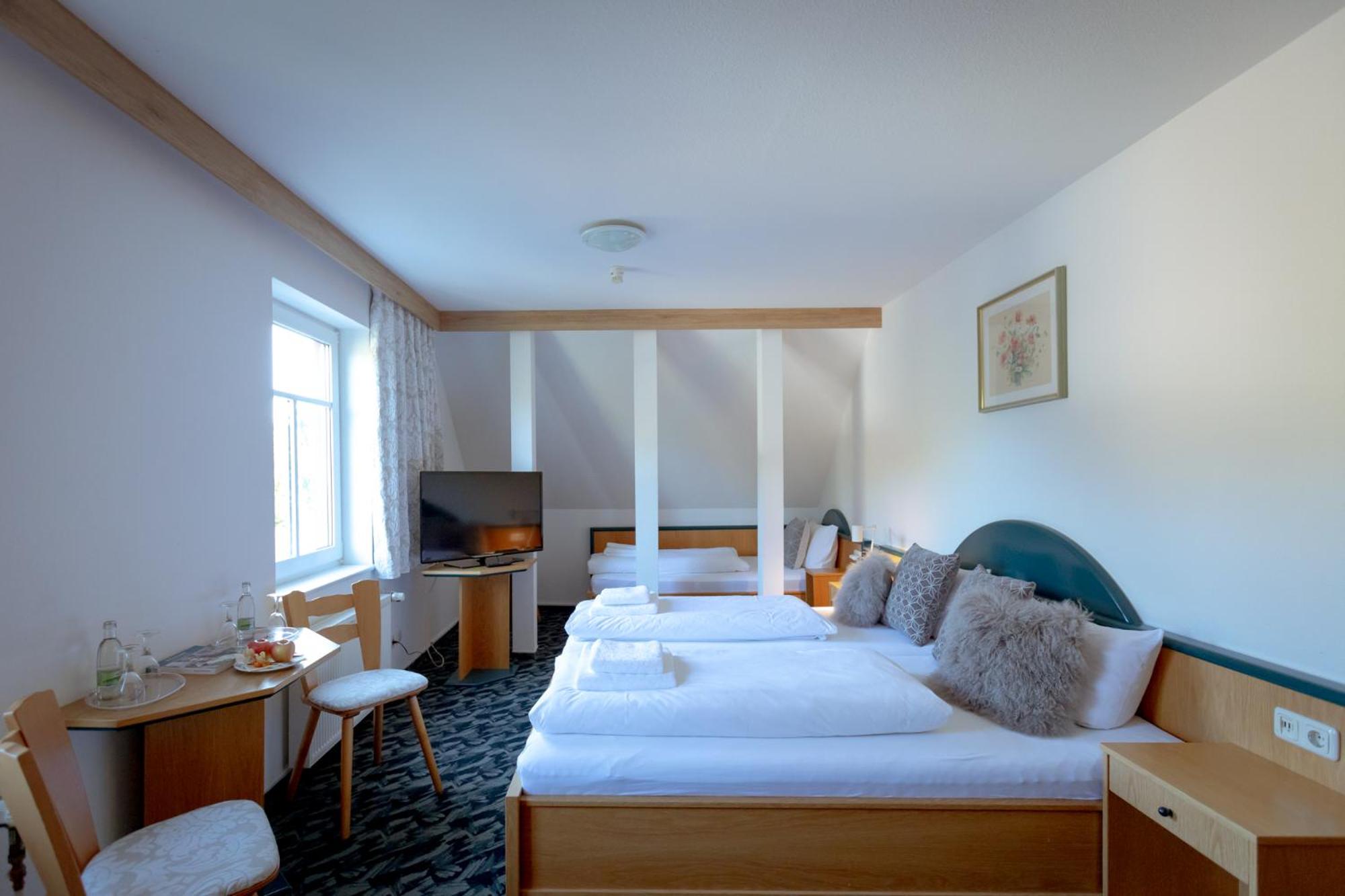 Standard Quadruple Room - Photo 5