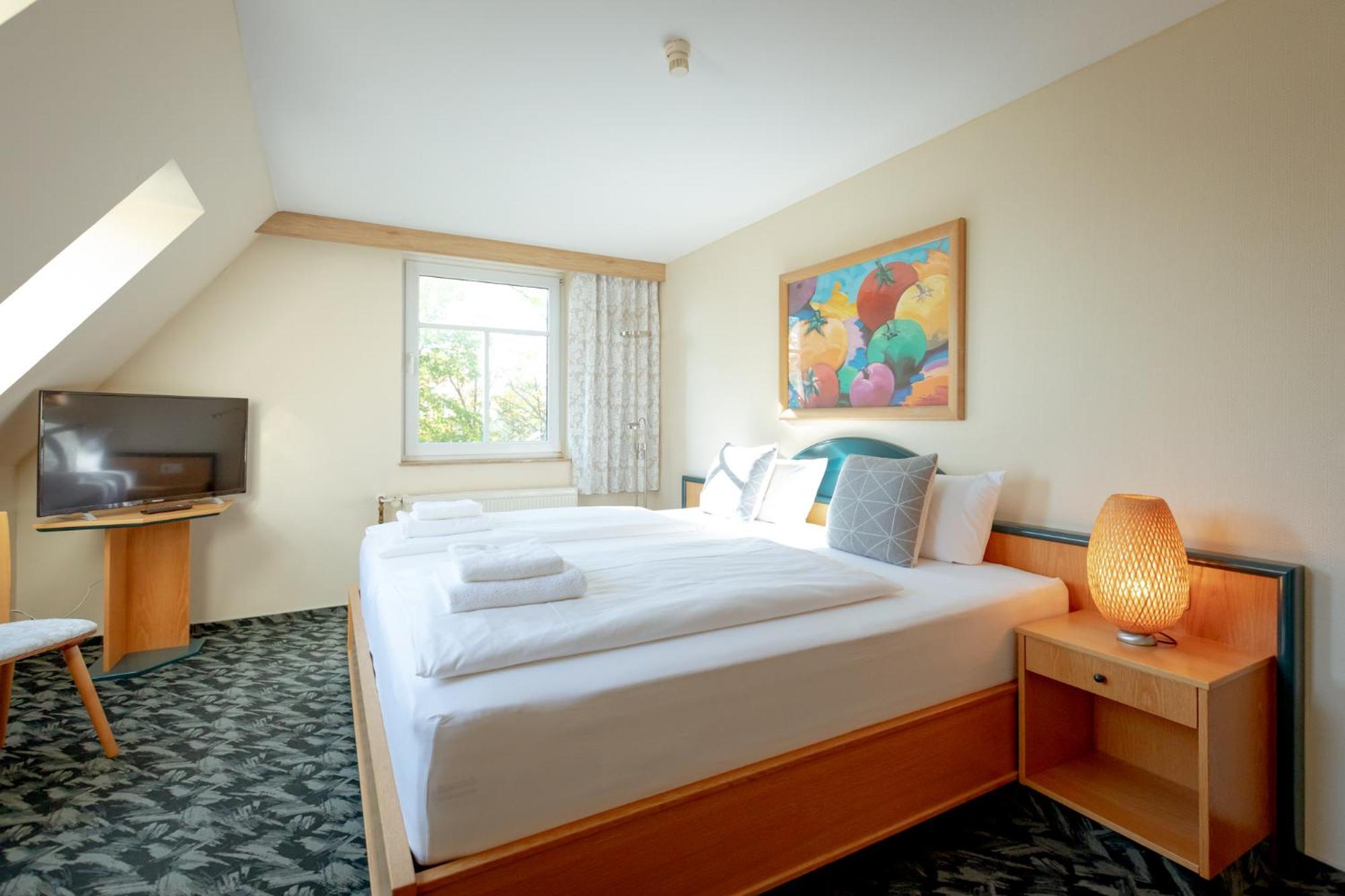 Large Double Room - Photo 6