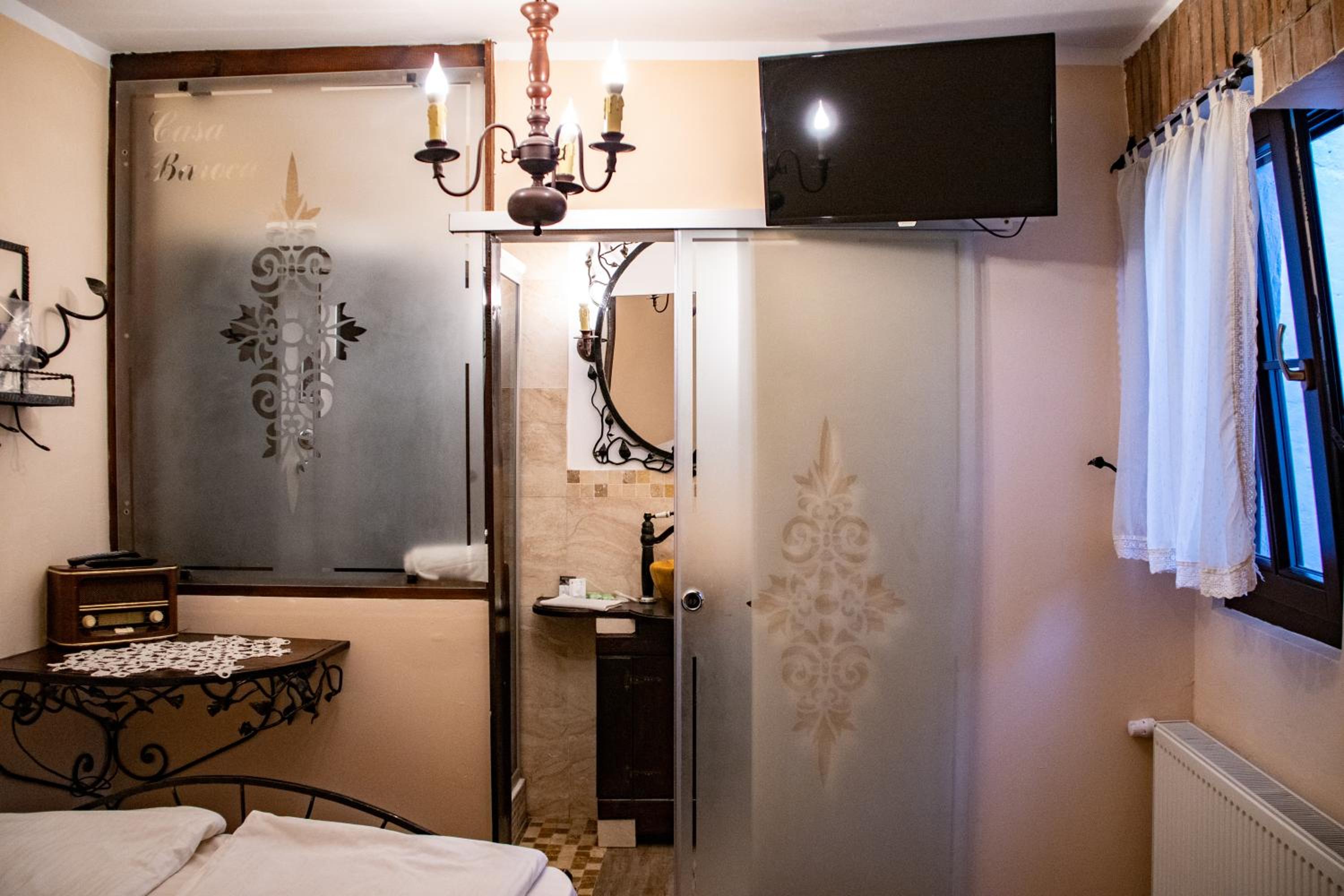 Double Room - Photo 8