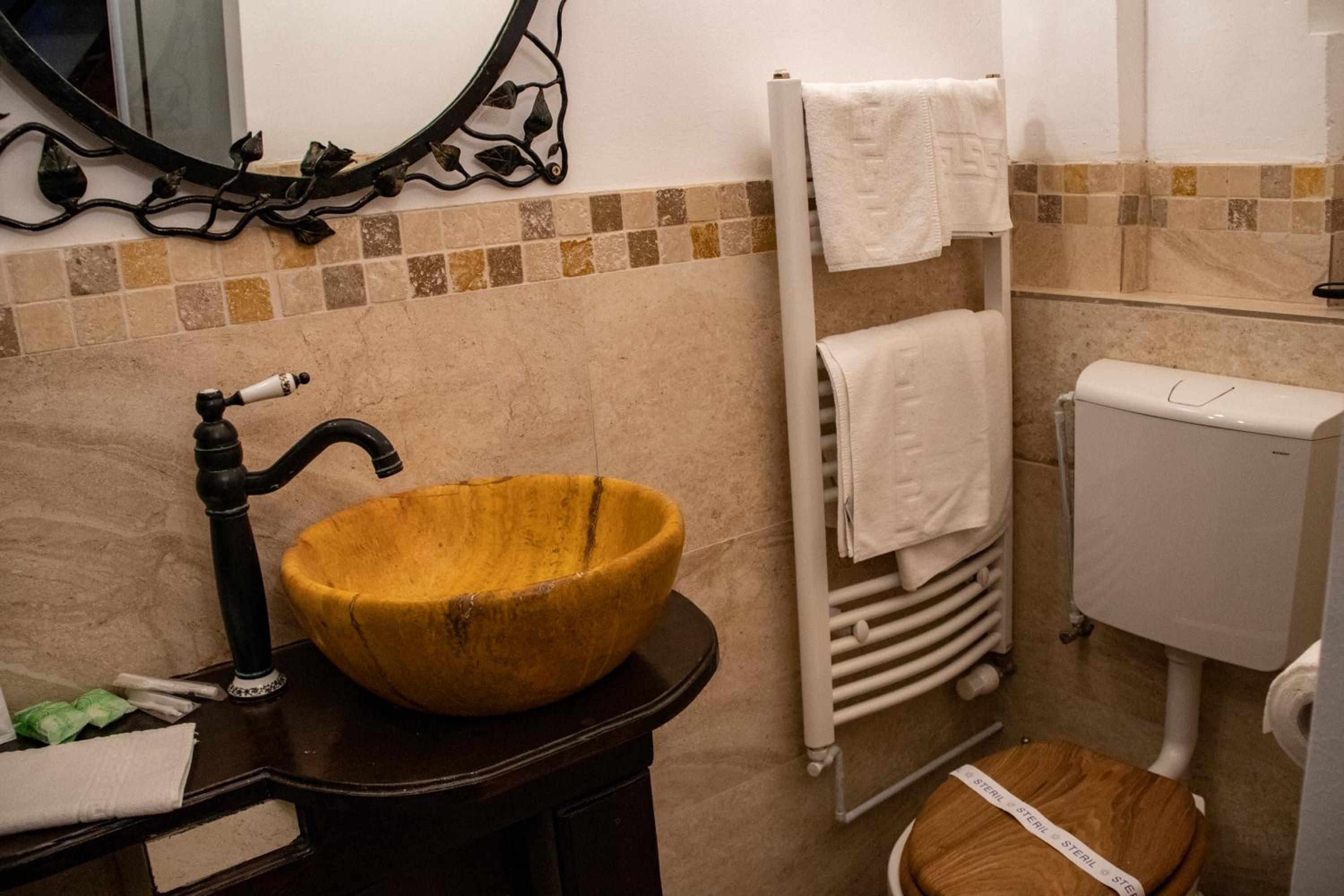 Double Room - Photo 10