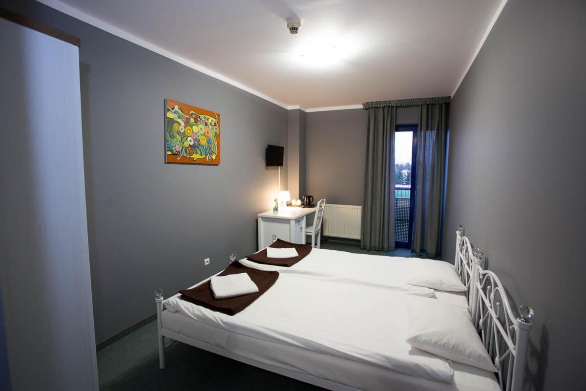 Double or Twin Room - Photo 7