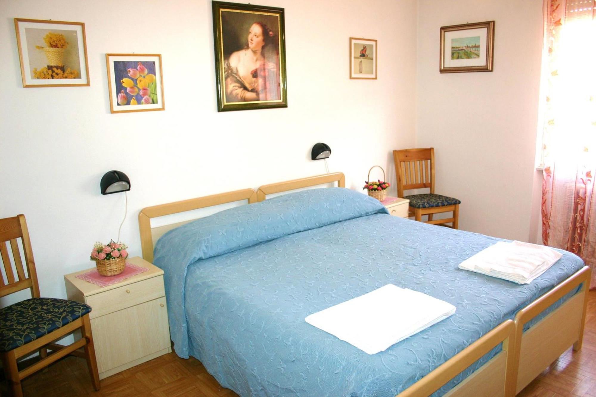 Double or Twin Room with Private Bathroom - Photo 1