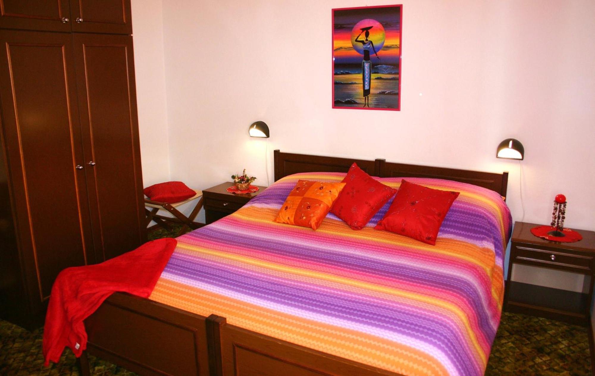 Double or Twin Room with Private Bathroom - Photo 4