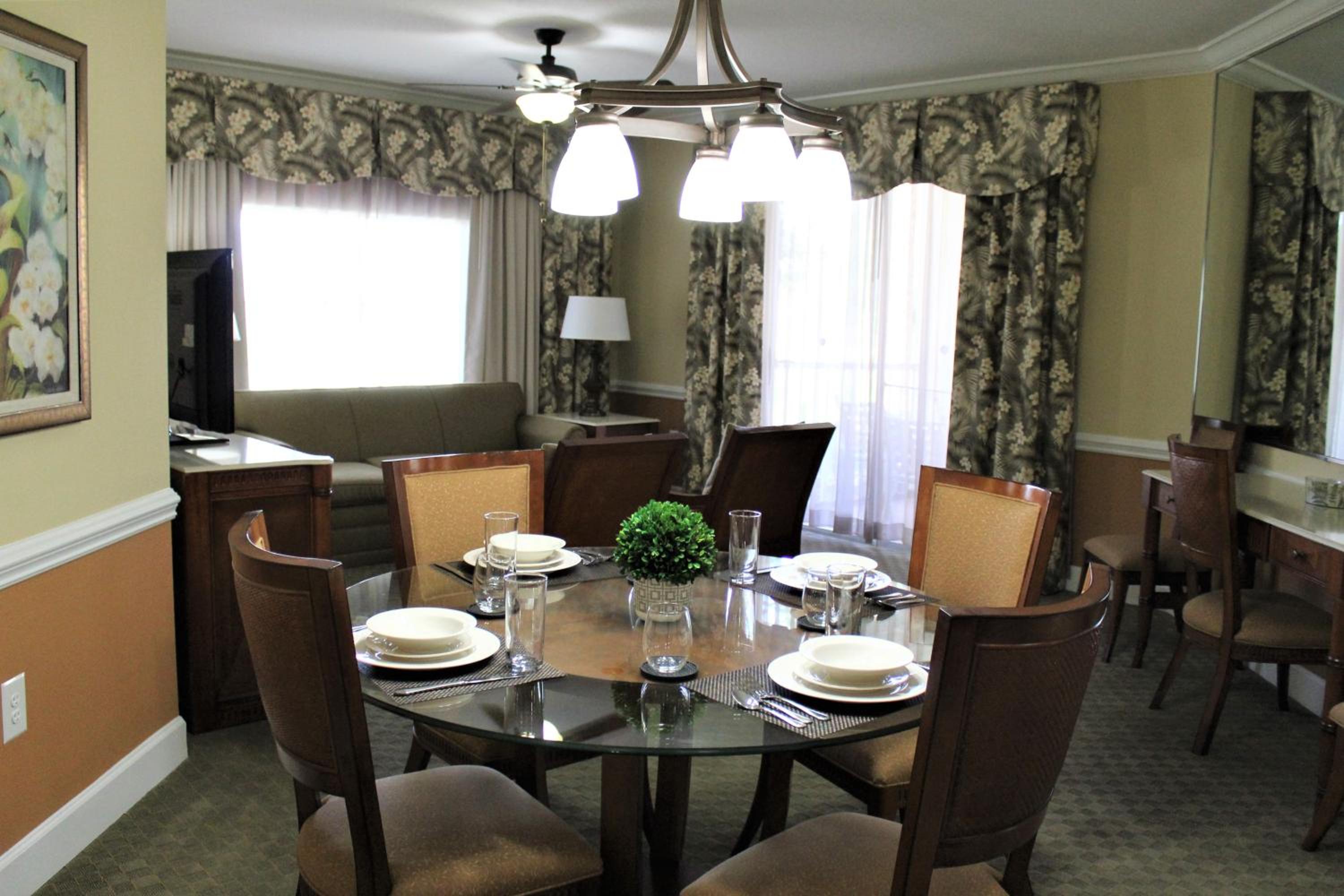 Two-Bedroom King Suite with Queen Bed thumbnail 5