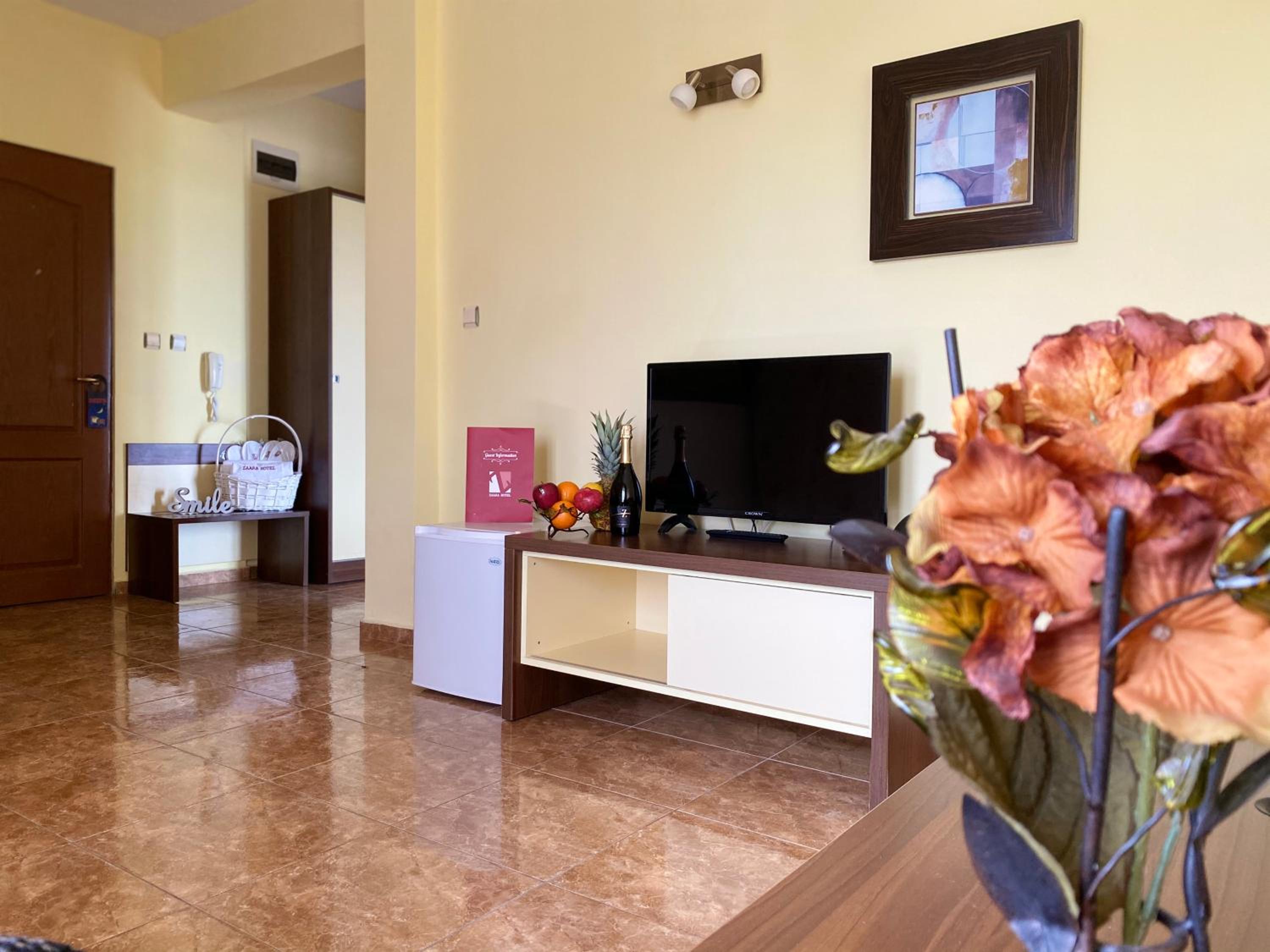One-Bedroom Apartment with Balcony