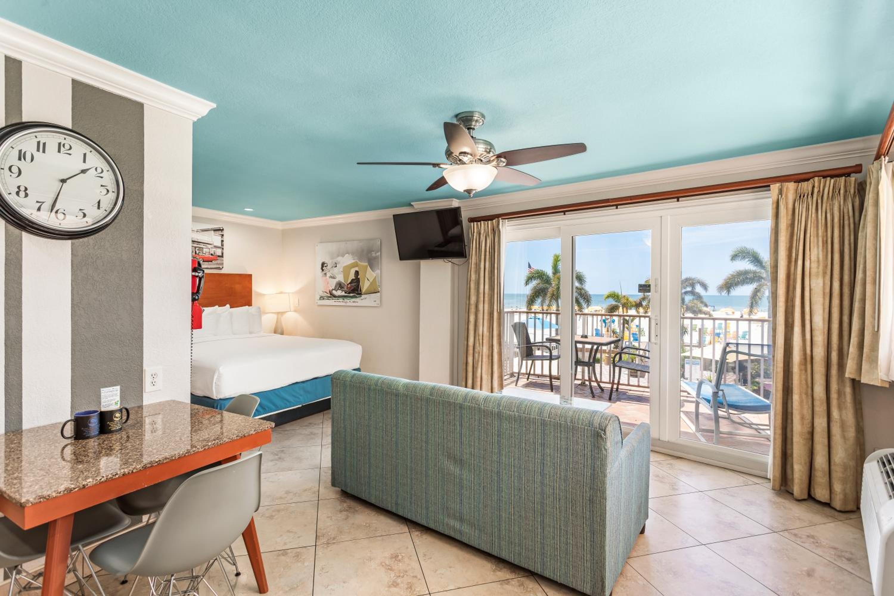 Gulf Front with Balcony Suite: 1 King Bed and 1 Sleeper Sofa - Photo 5