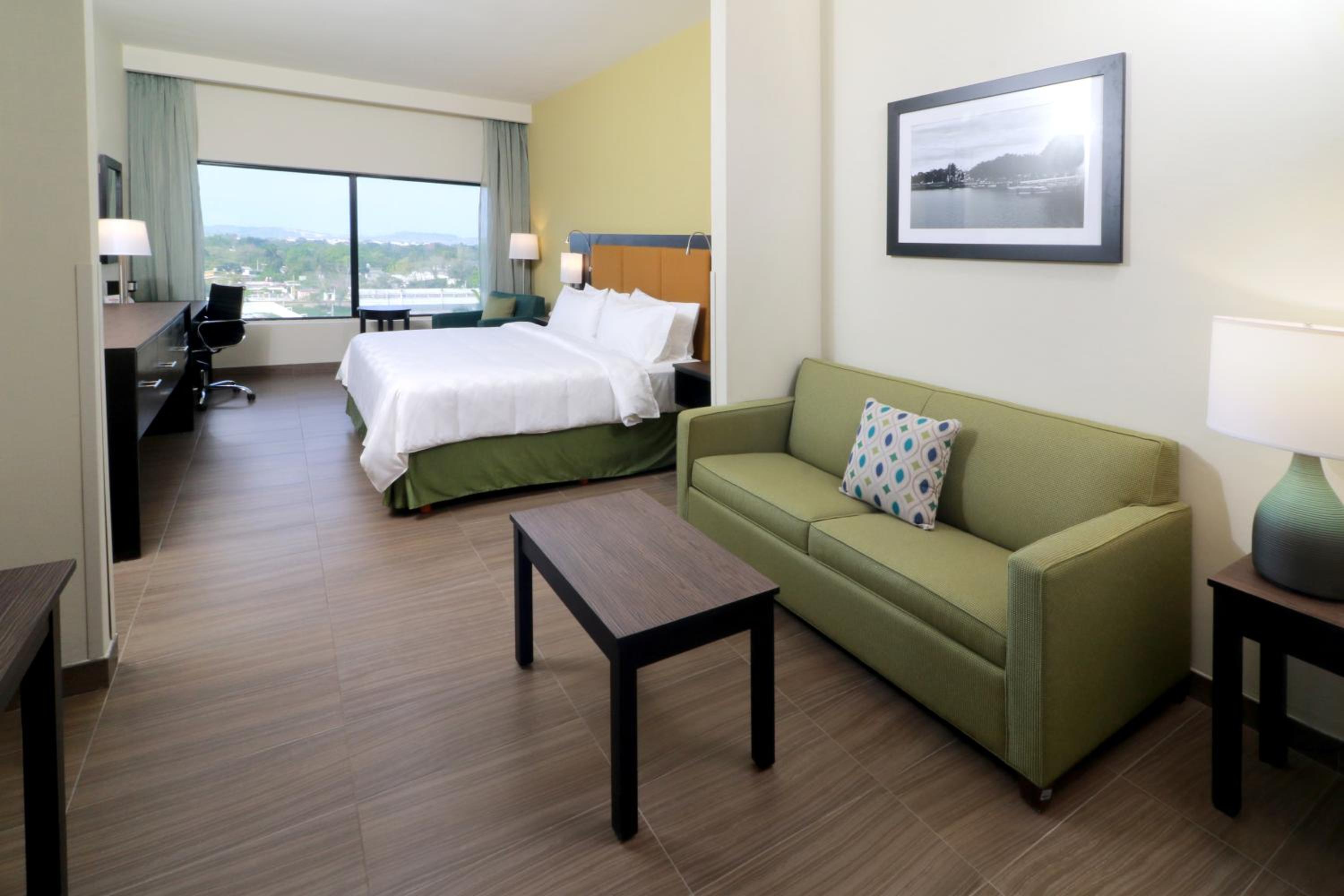 Executive King Room - Non-Smoking