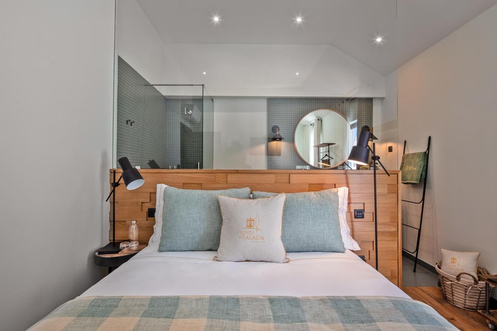 Standard King Room - Photo 16