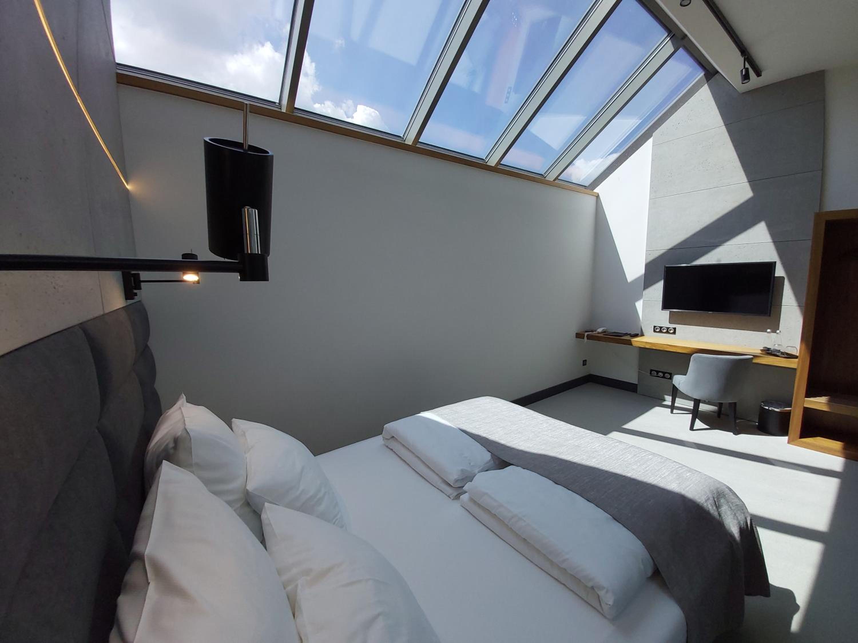Standard King Room - Photo 3