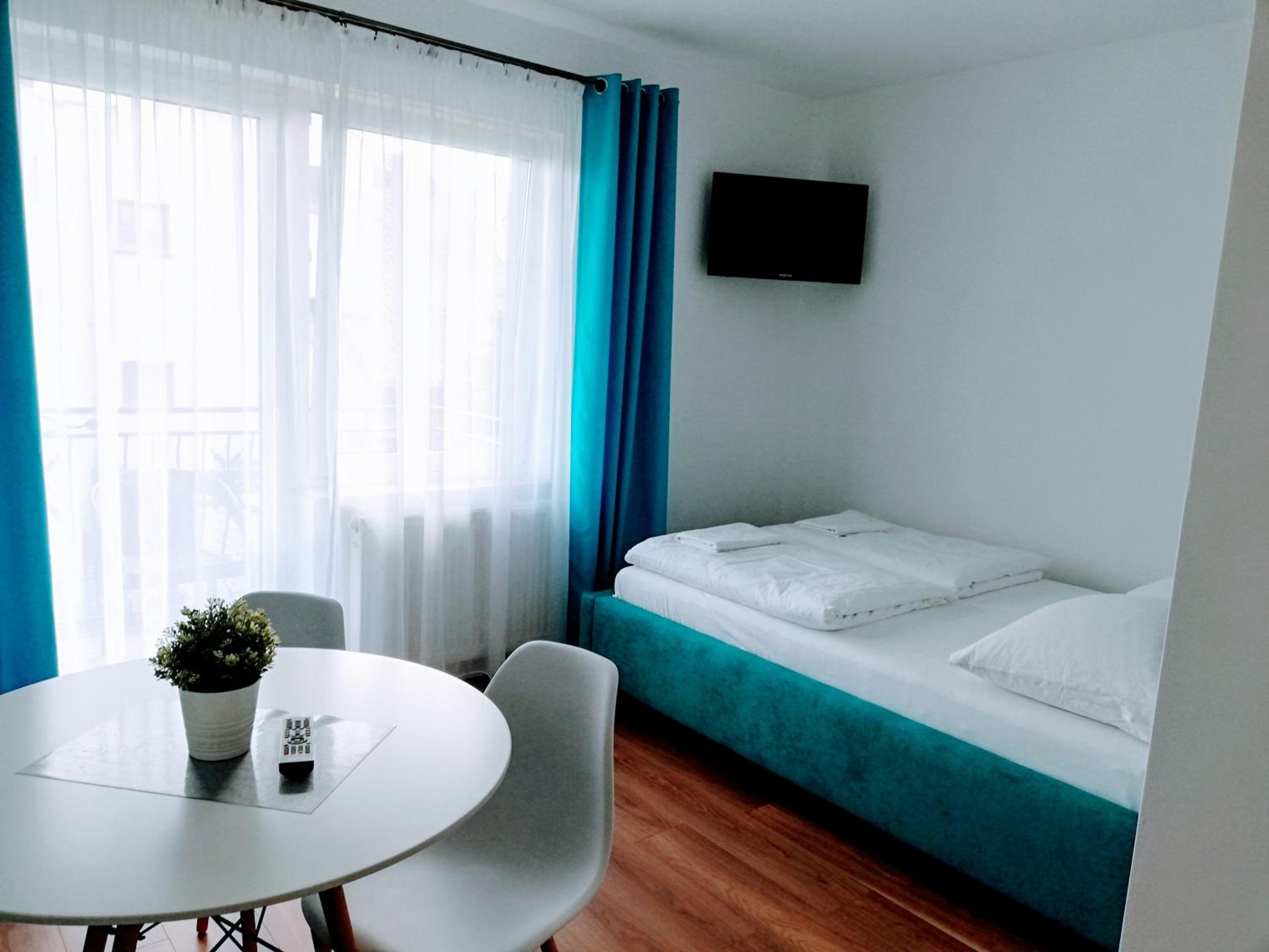 Deluxe Double Room with Balcony - Photo 4