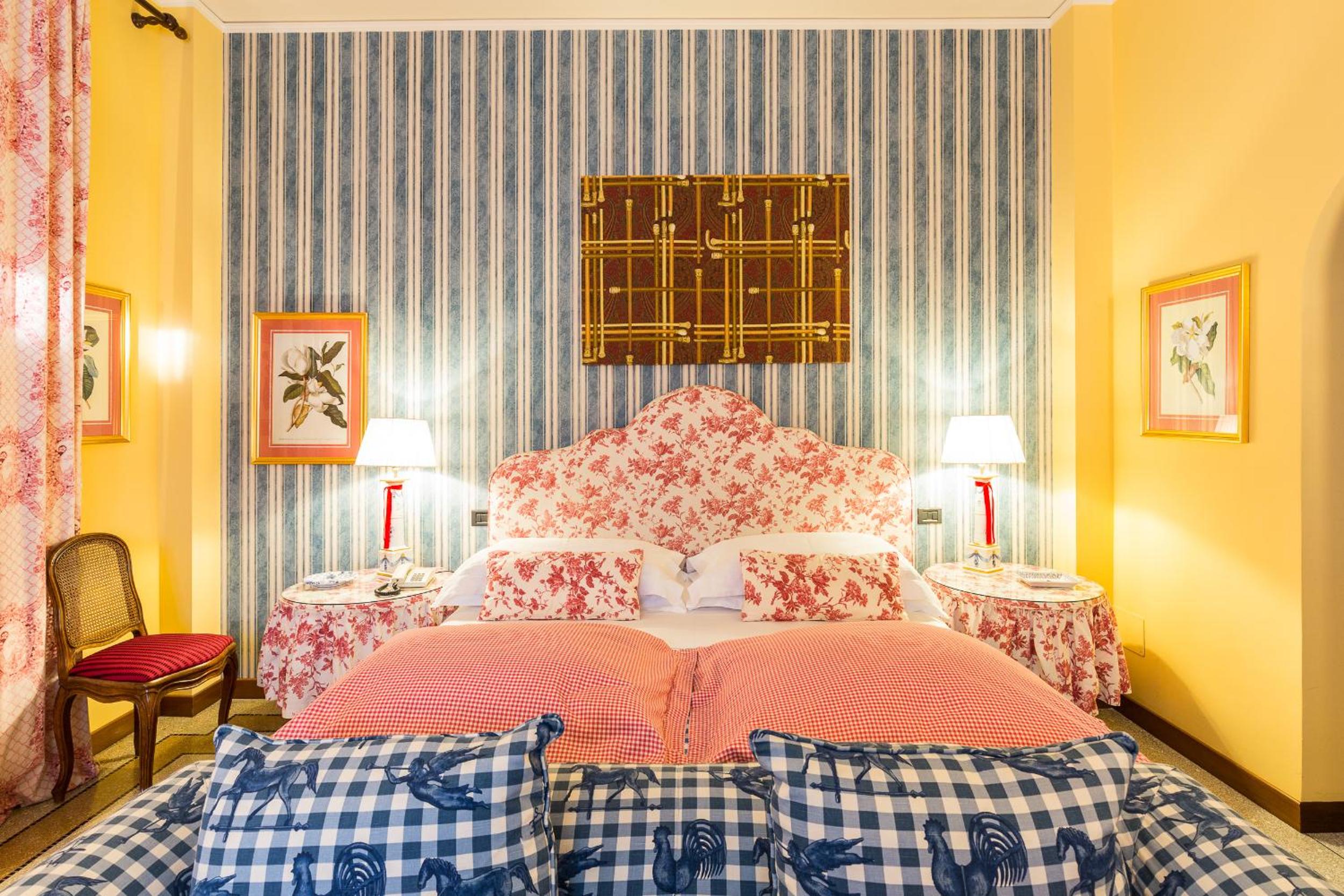 Suite - Photo 1