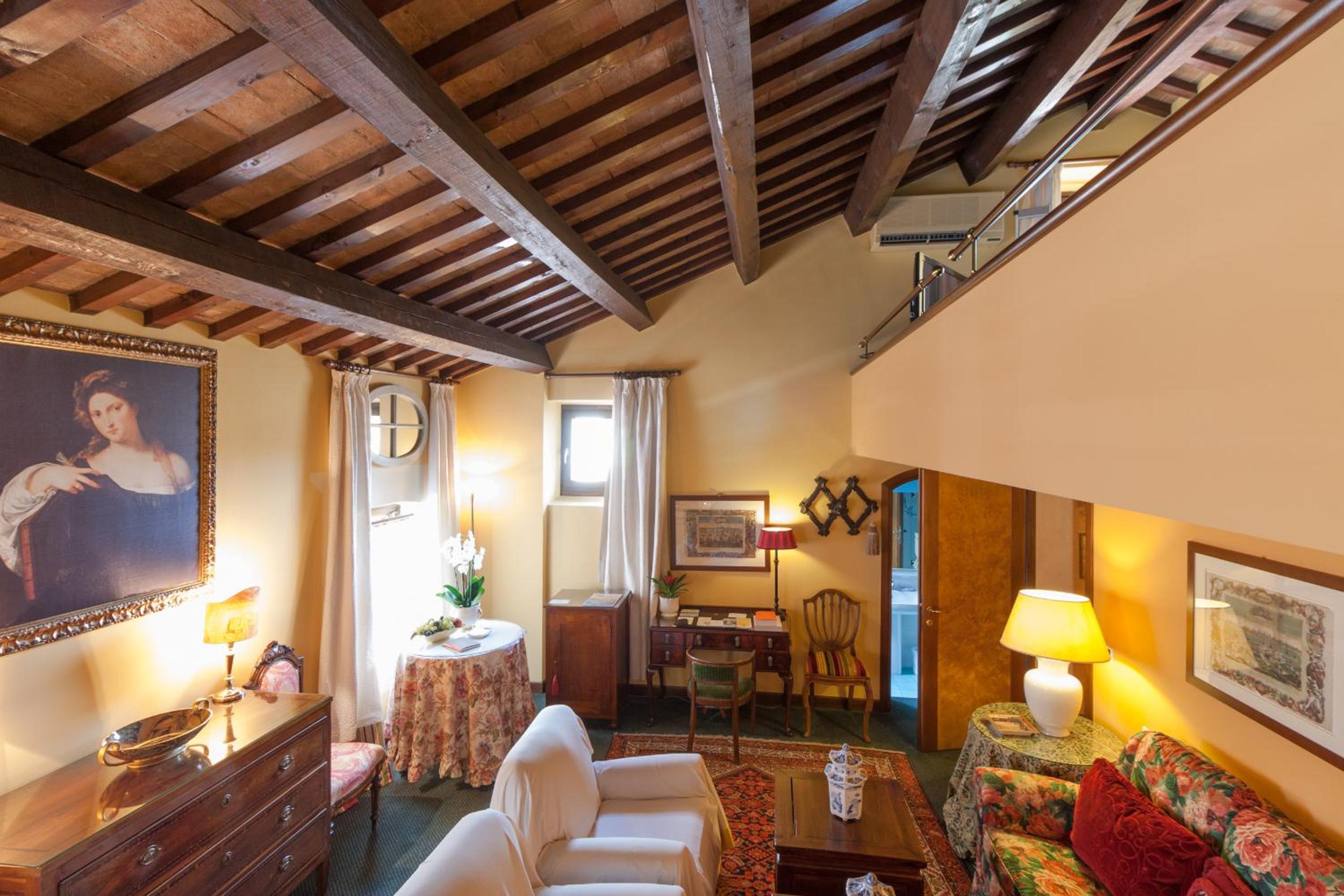 Suite - Photo 5