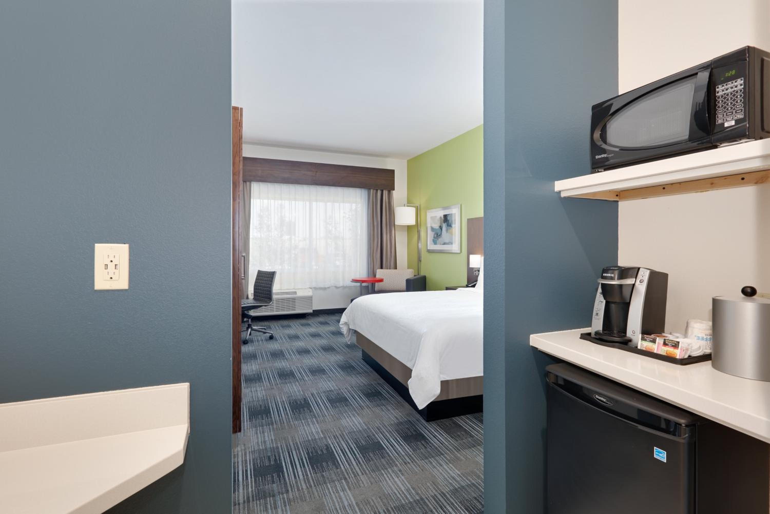 Standard King Room photo 2