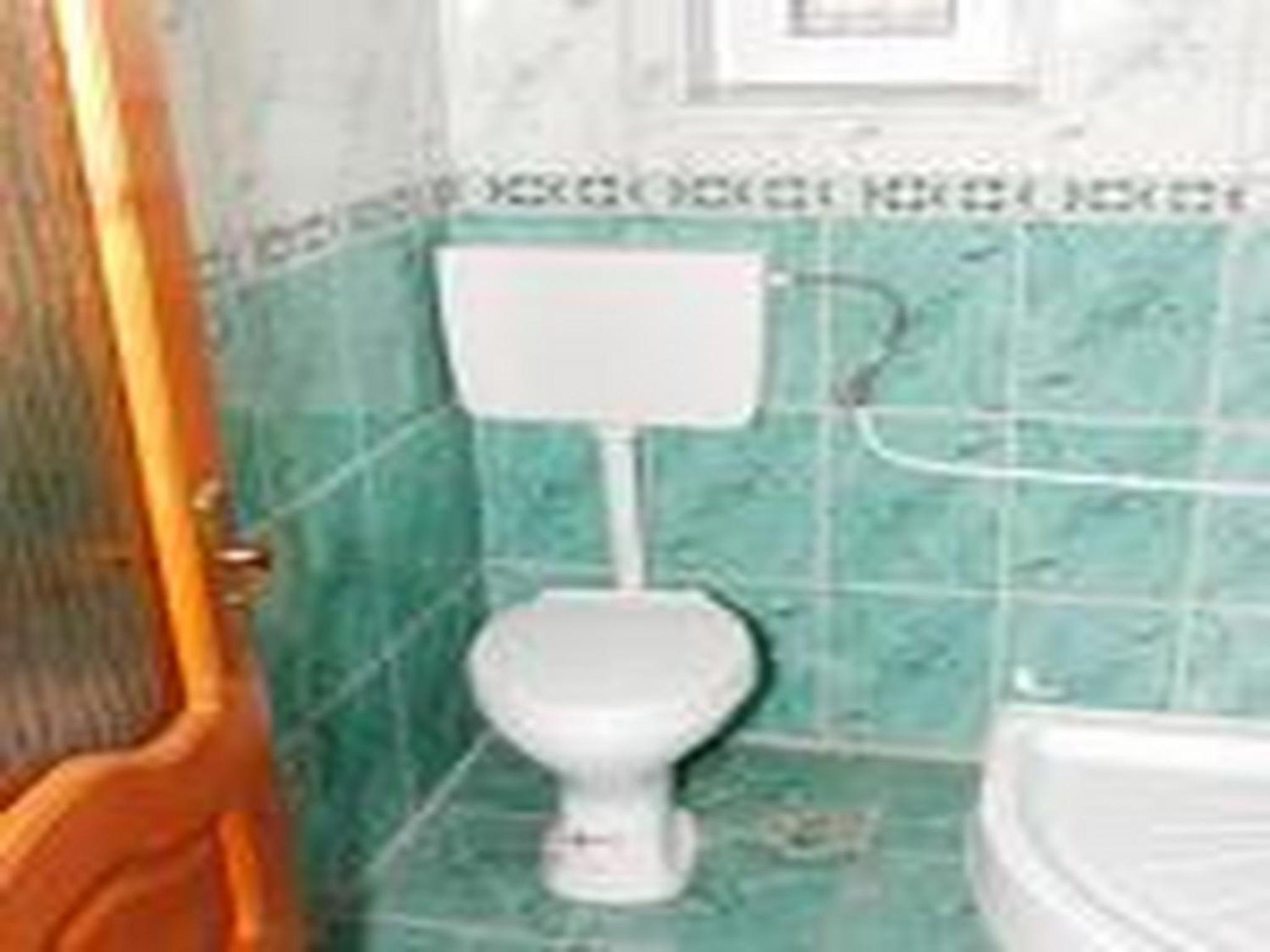 Double Room - Photo 10