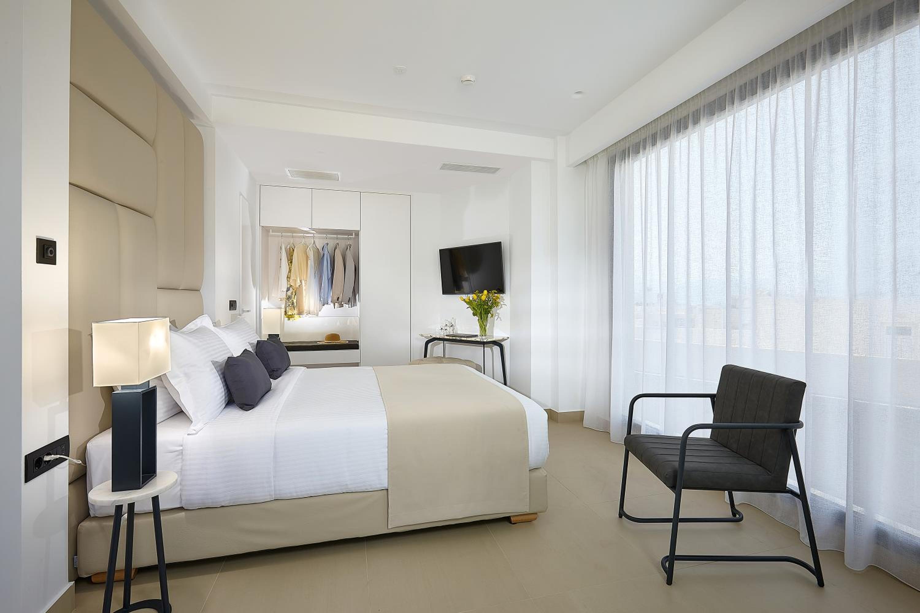 Executive Two-Bedroom Apartment photo 3