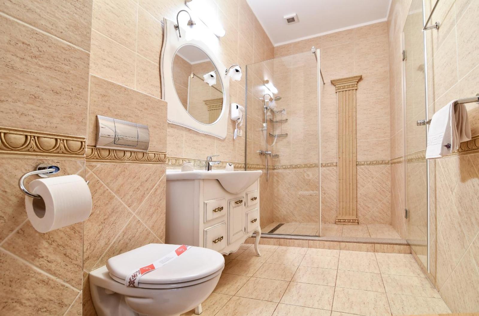 Deluxe Suite with Sea View - Photo 10