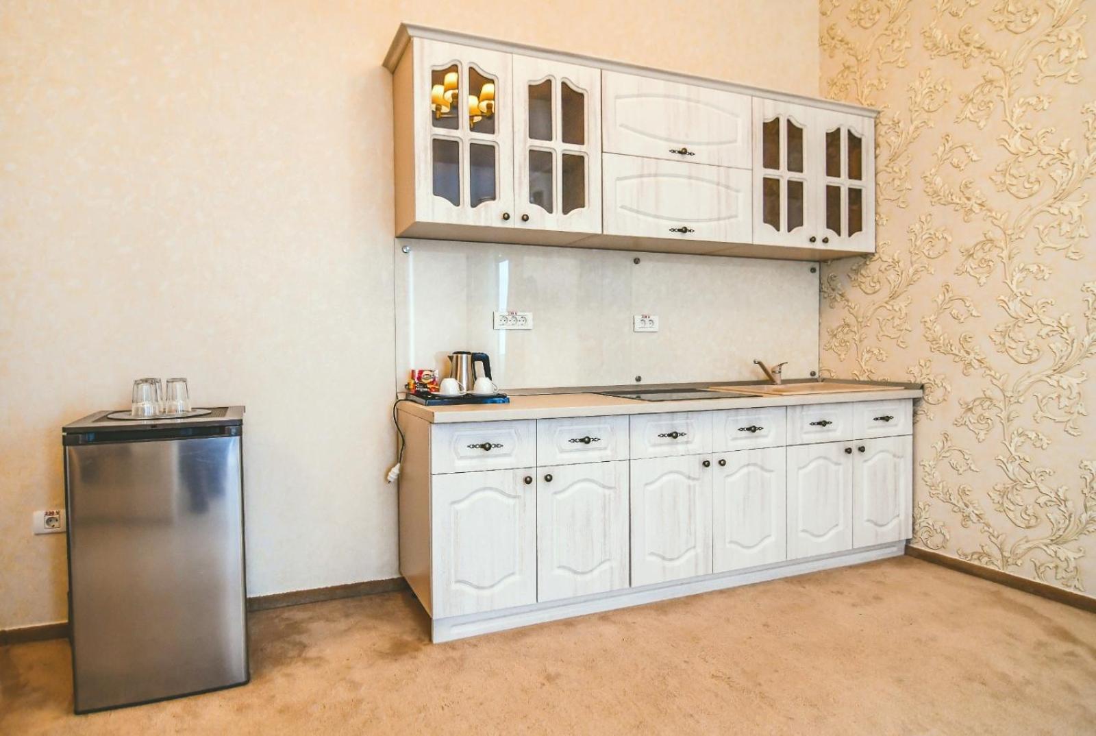 Deluxe Suite with Sea View - Photo 14