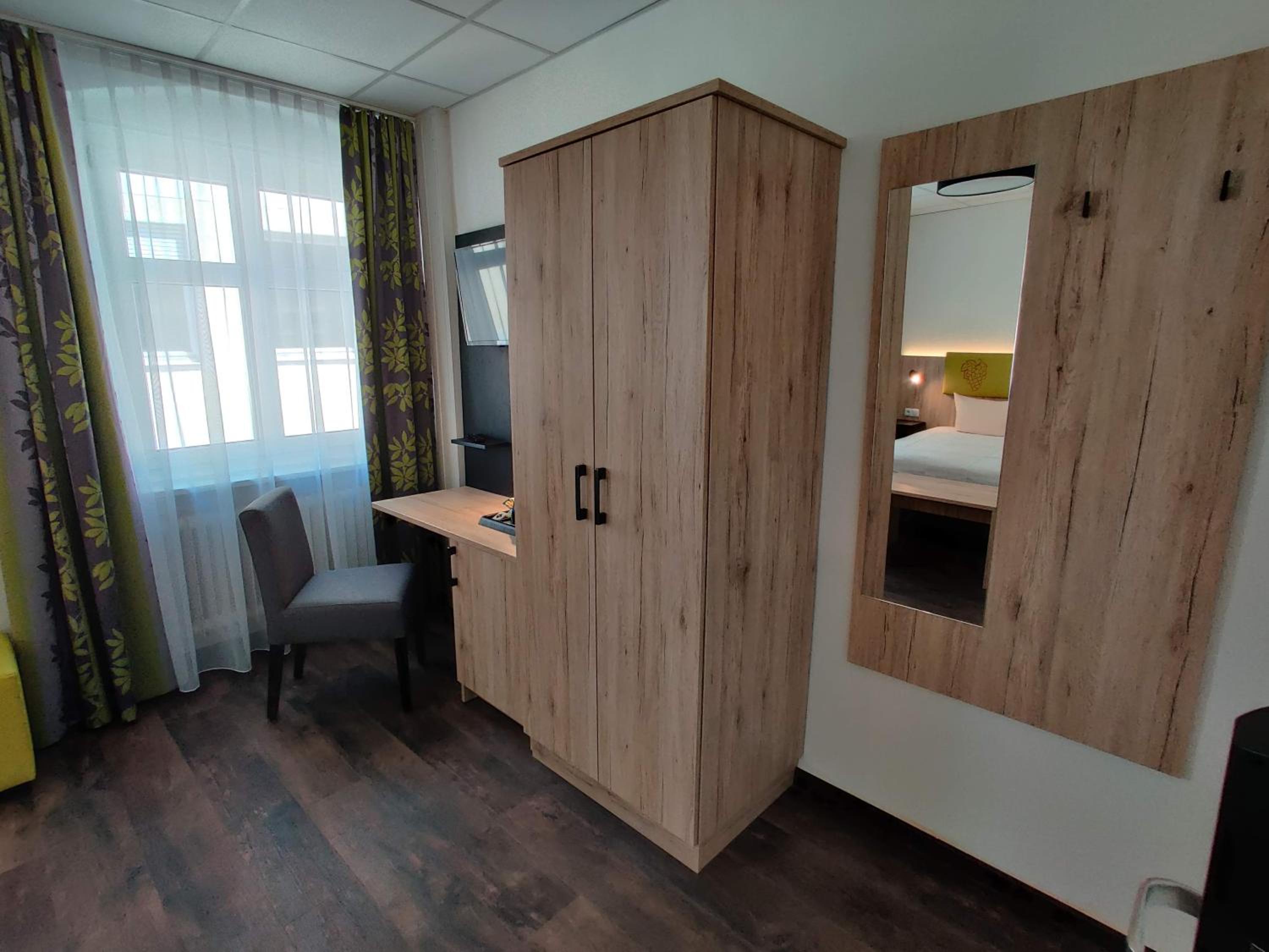 Double Room - Photo 7