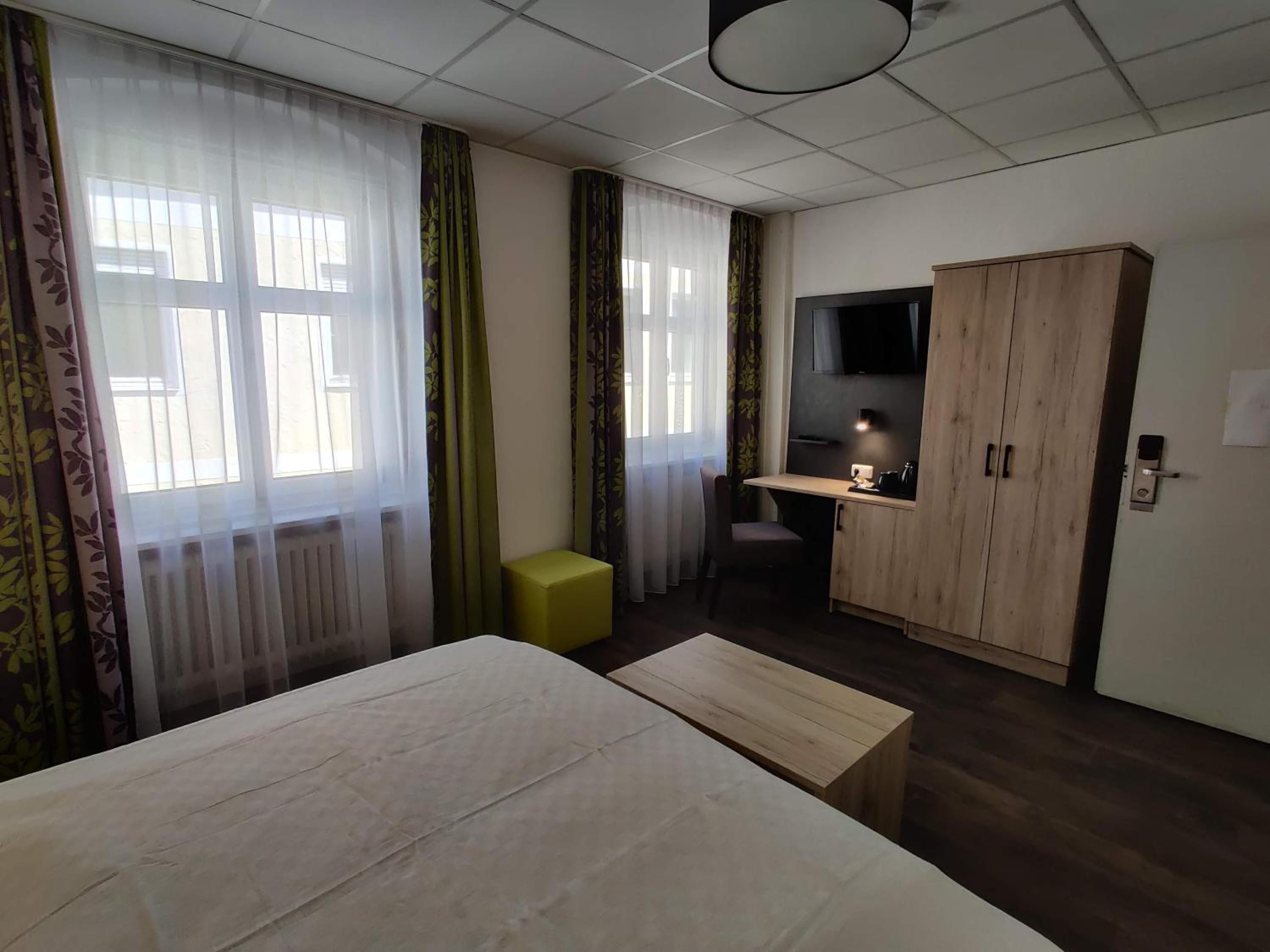 Double Room - Photo 5