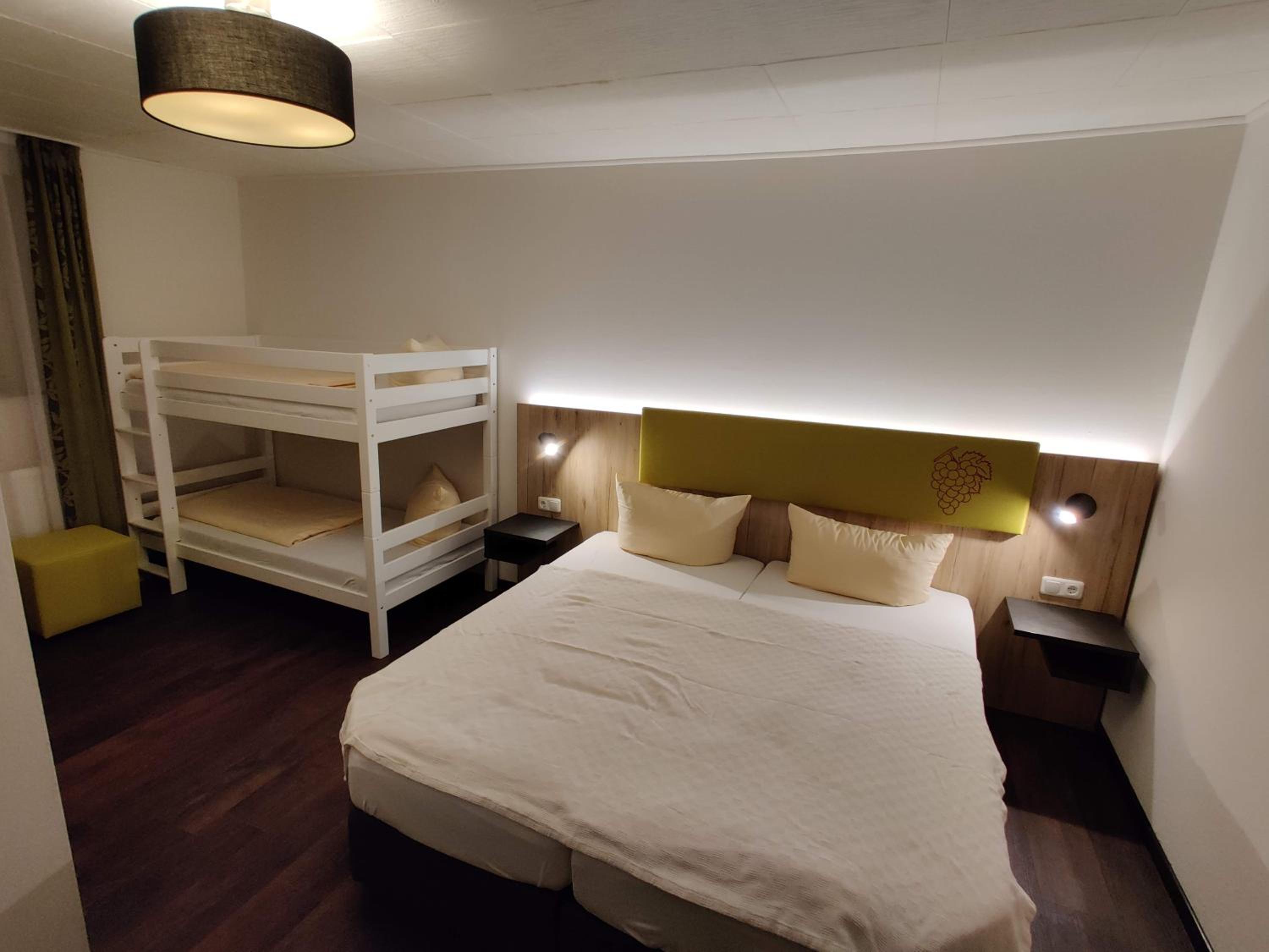 Quadruple Room - Photo 1