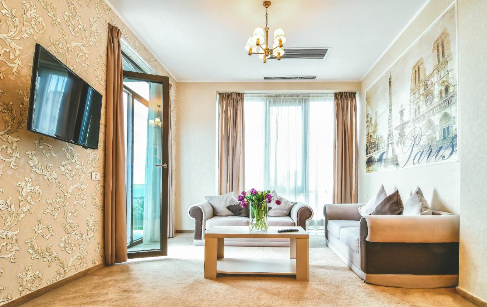 Deluxe Suite with Sea View - Photo 12