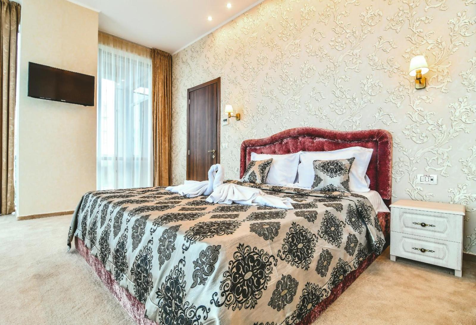 Deluxe Suite with Sea View - Photo 11