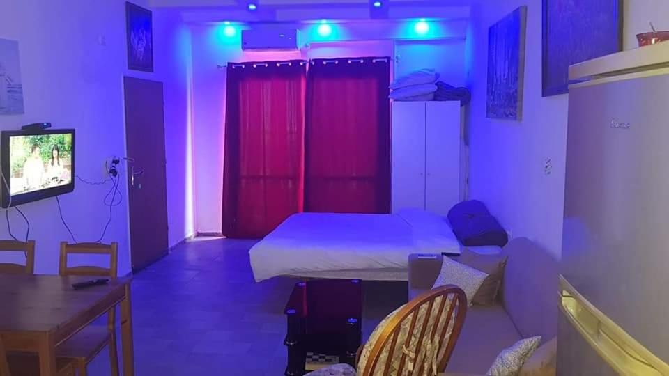 One-Bedroom Apartment - Photo 12