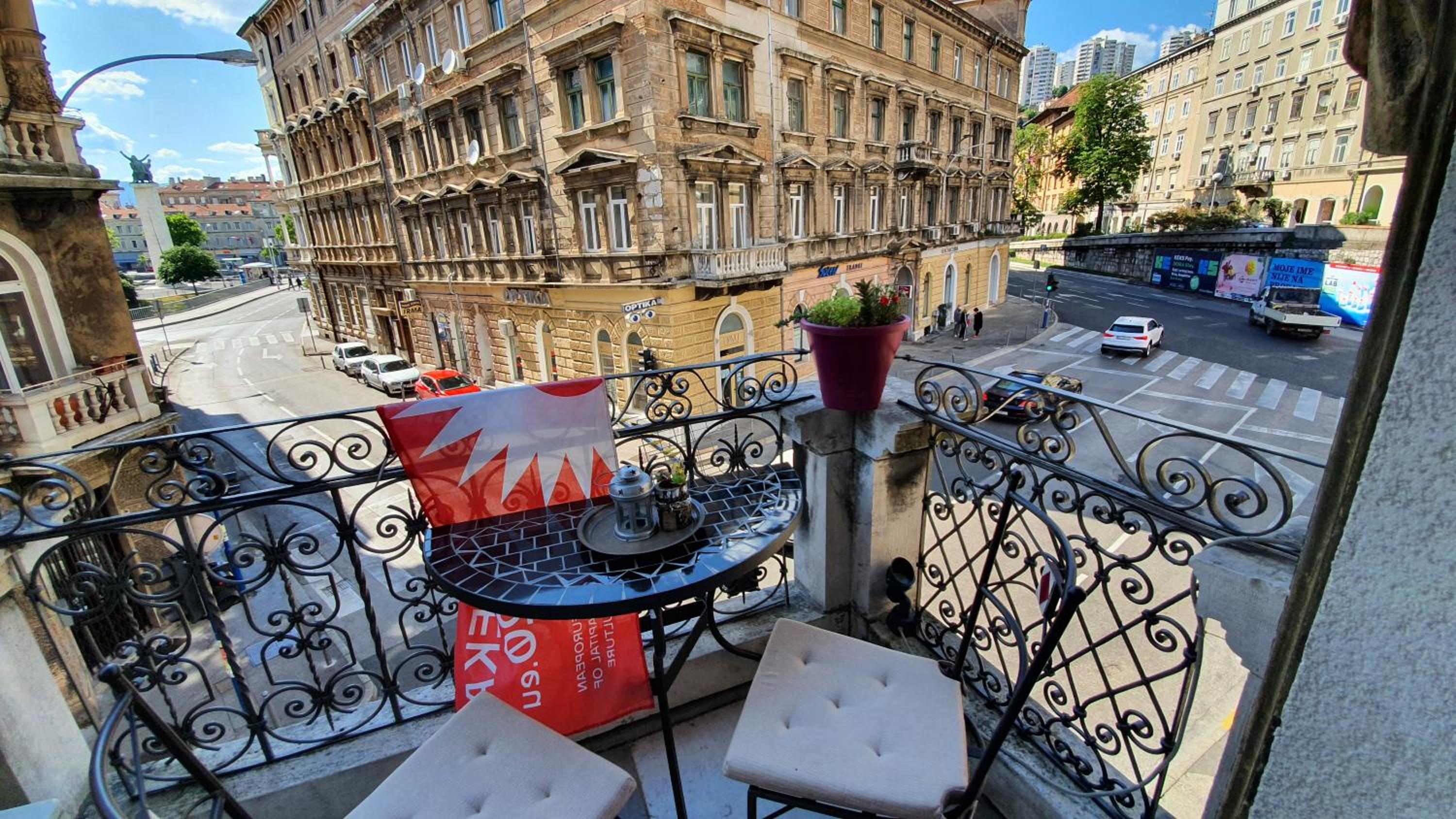 Two-Bedroom Apartment with Balcony - Photo 20