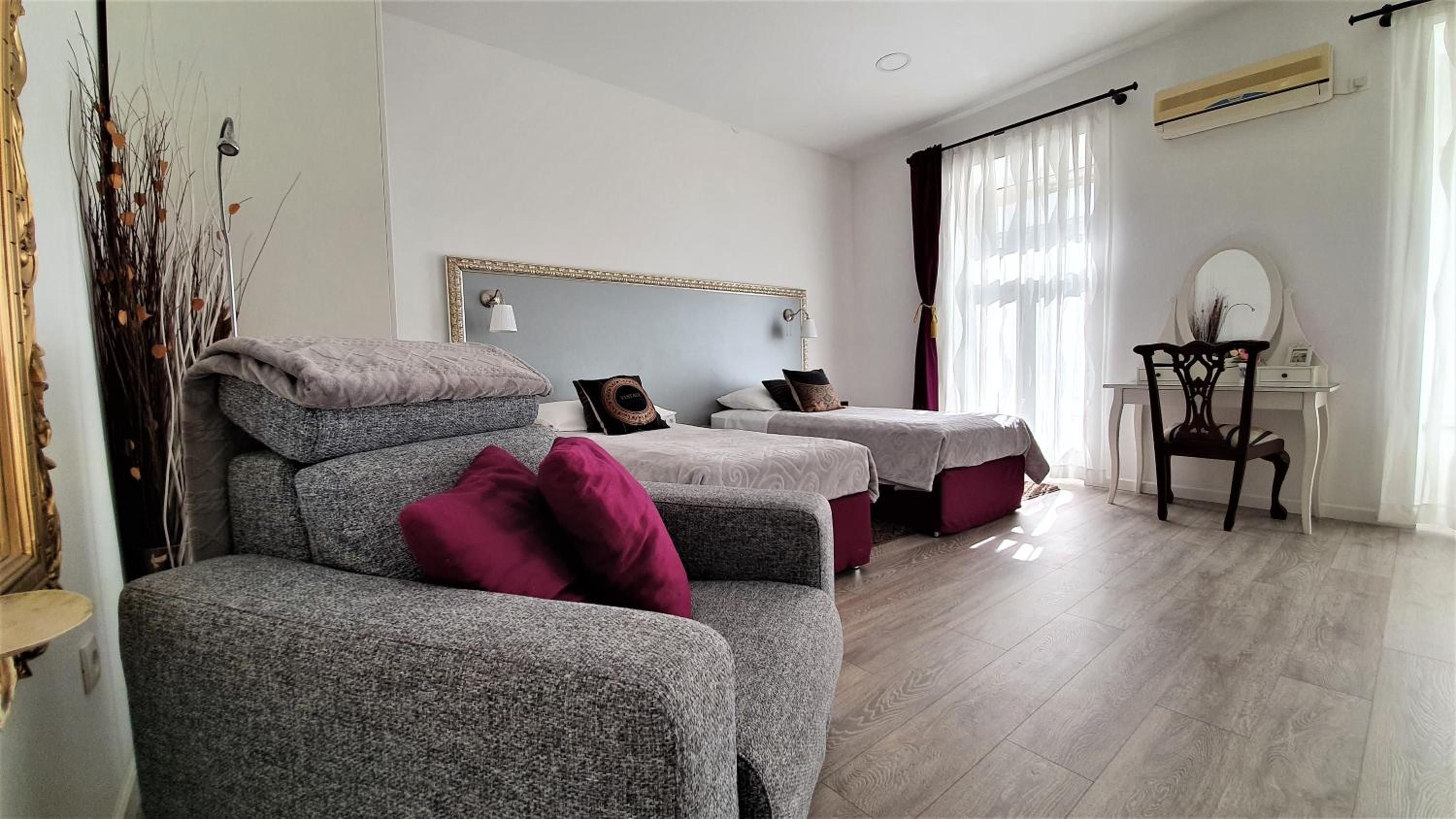 Two-Bedroom Apartment with Balcony - Photo 19