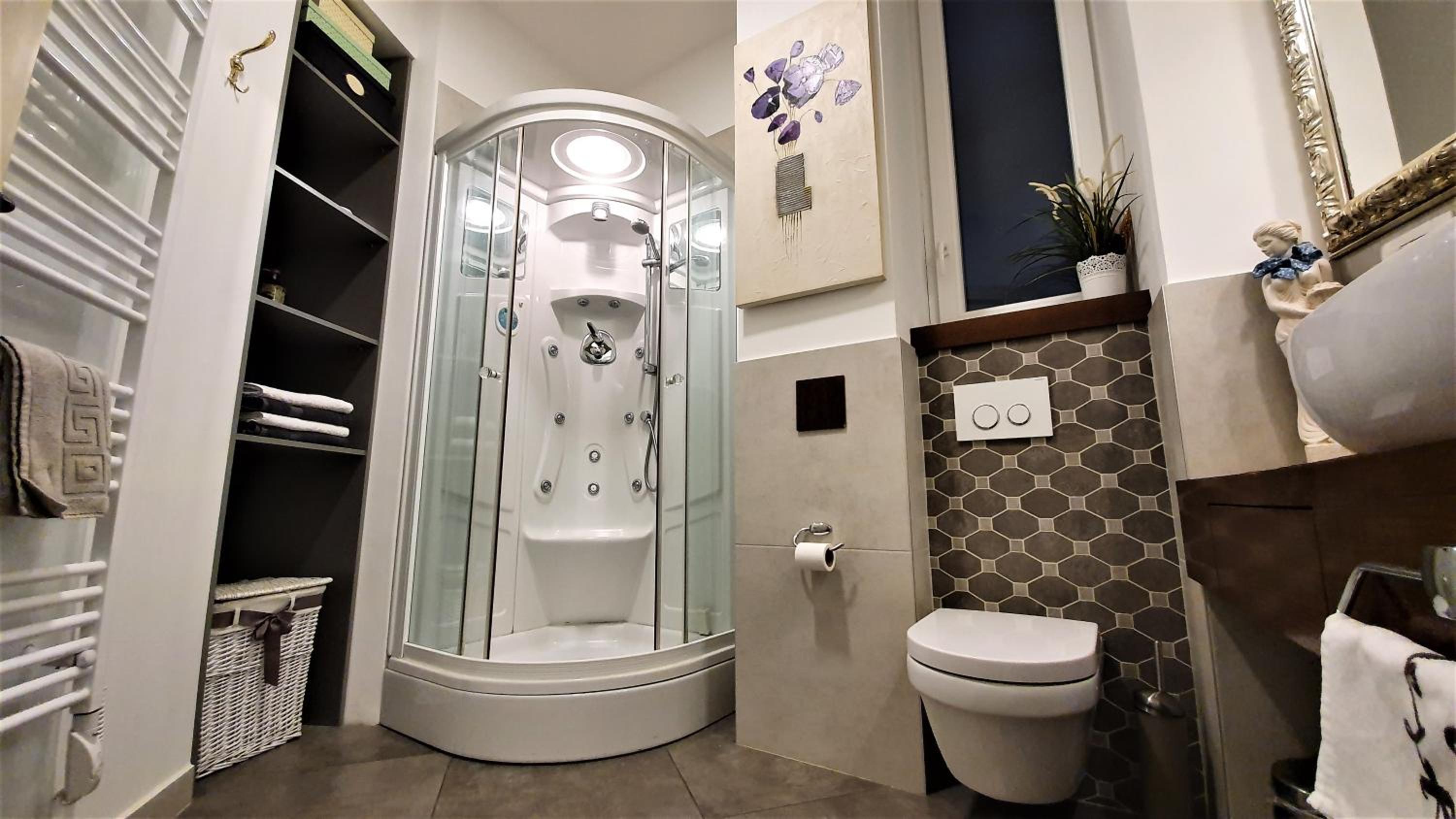 Two-Bedroom Apartment with Balcony - Photo 28