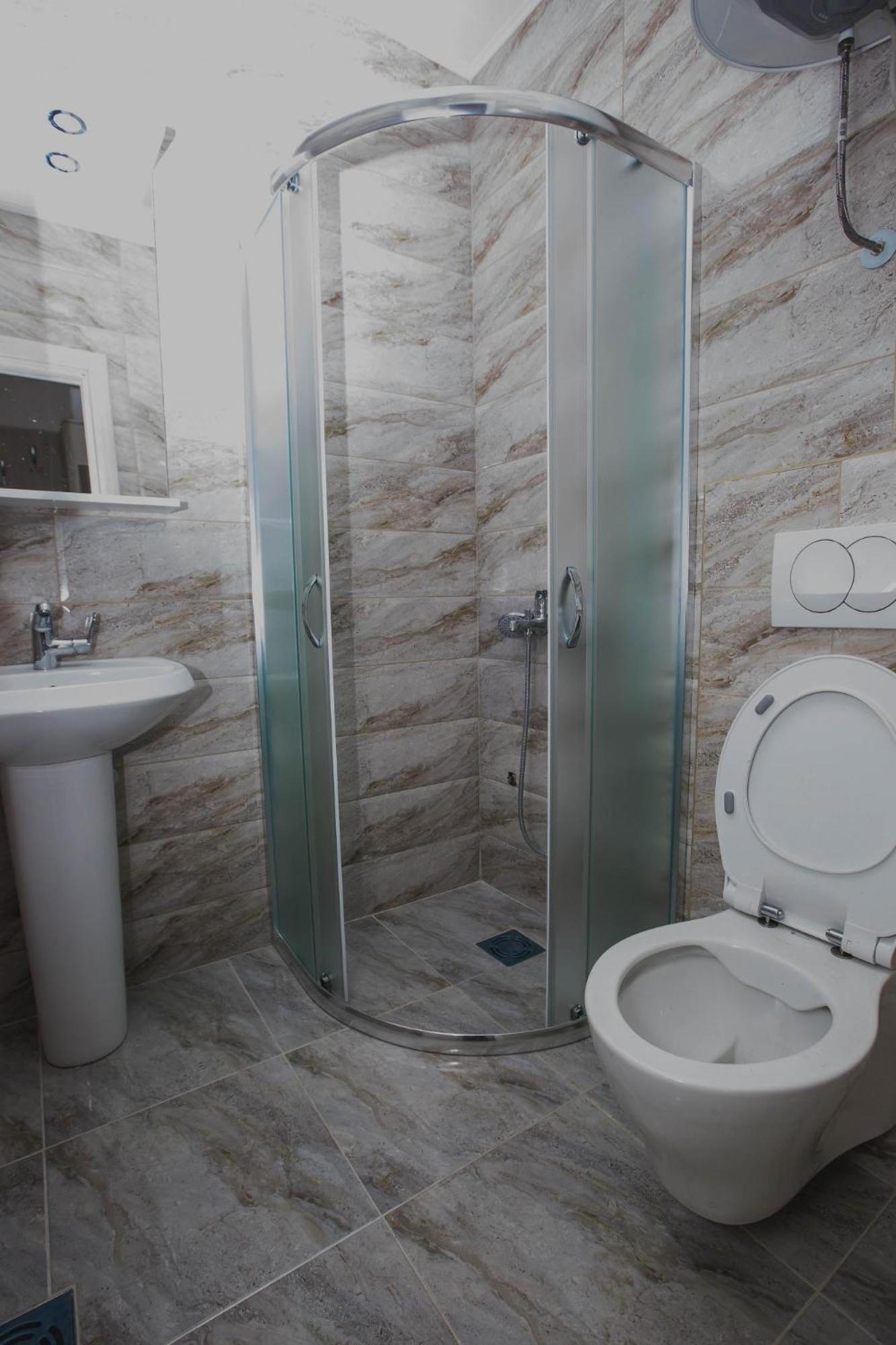 Double or Twin Room with Private Bathroom - Photo 3